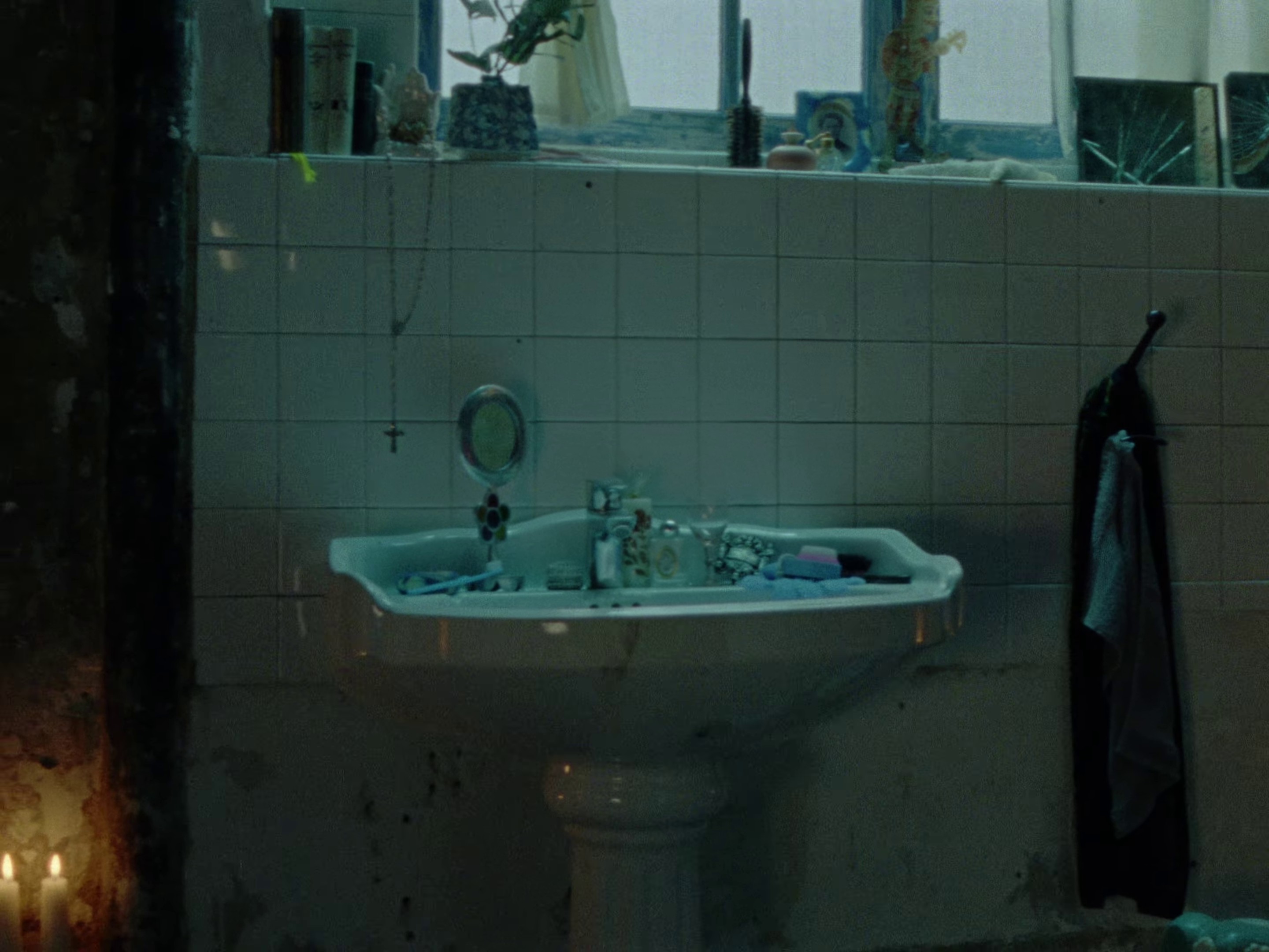 Nini (2024) —  shot,  lighting