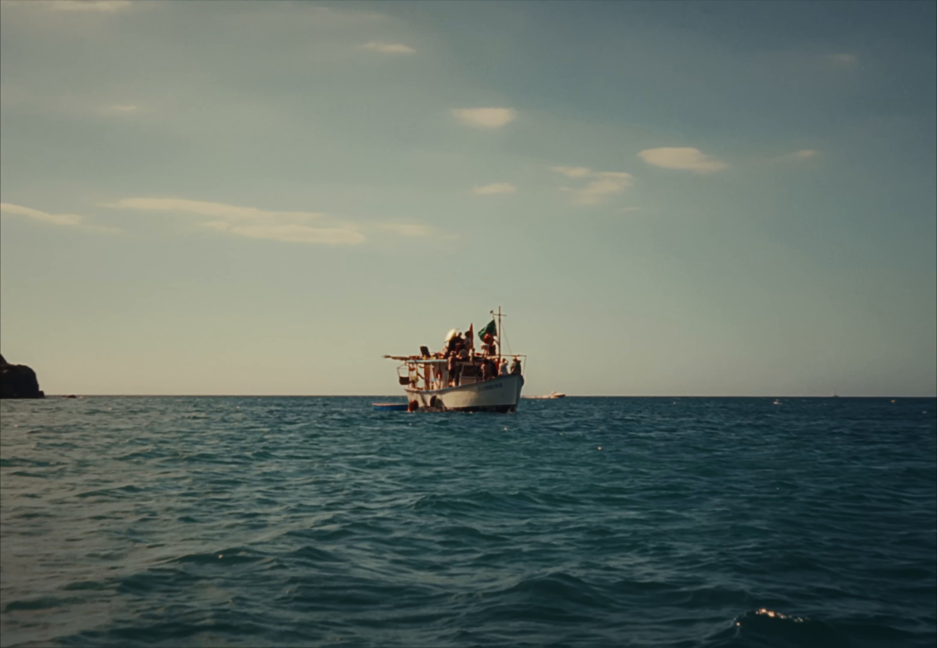 Me Pasa (Piscis) (2025) —  shot,  lighting