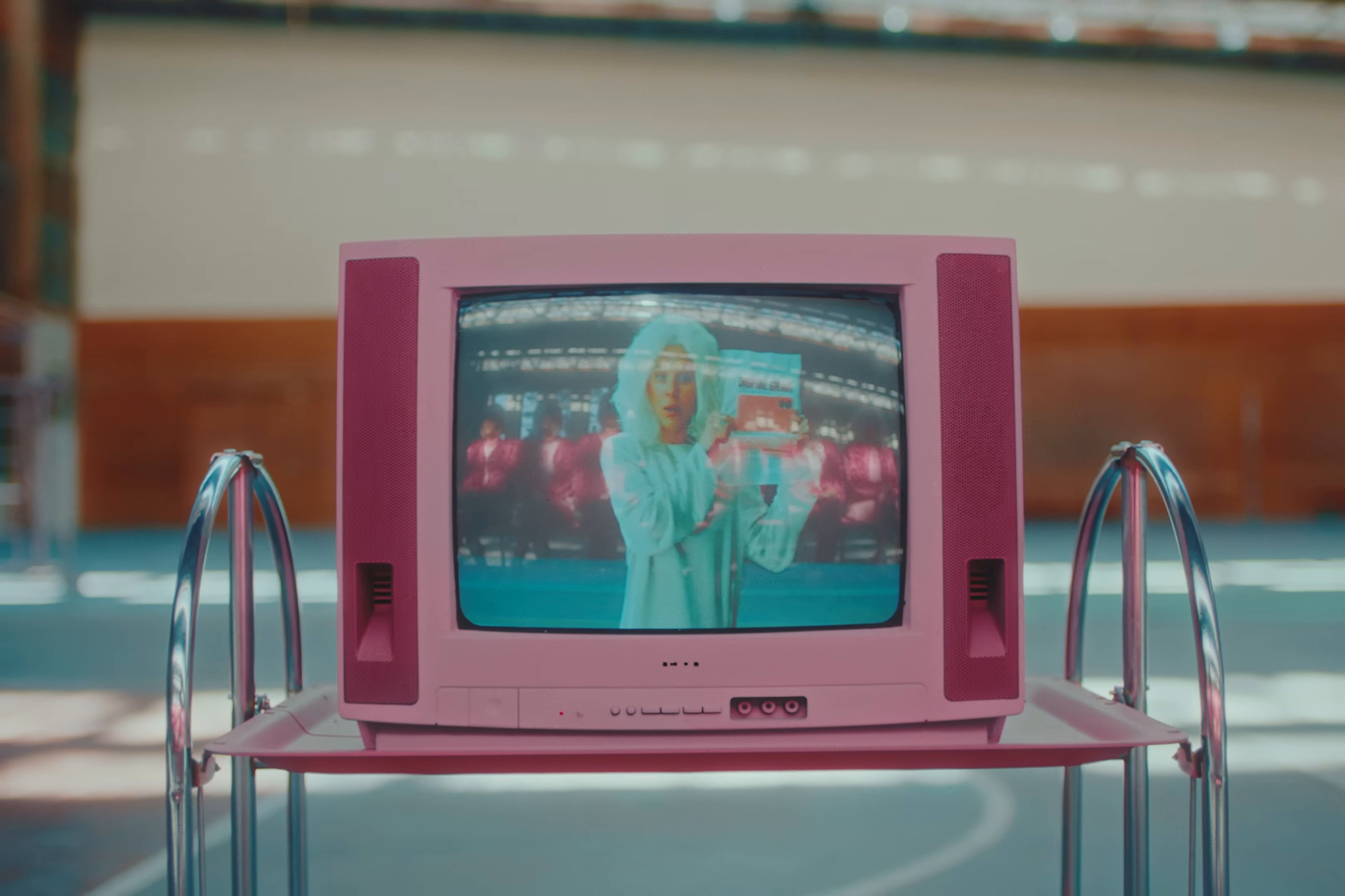 We Don't Get Along  (2025) —  shot,  lighting