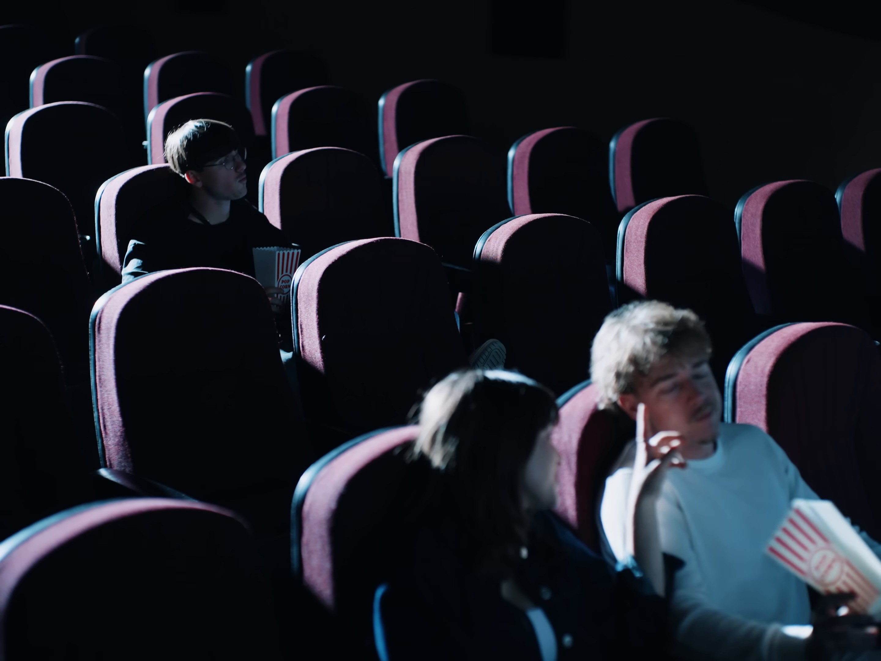 Honnêtement (2025) —  shot,  lighting