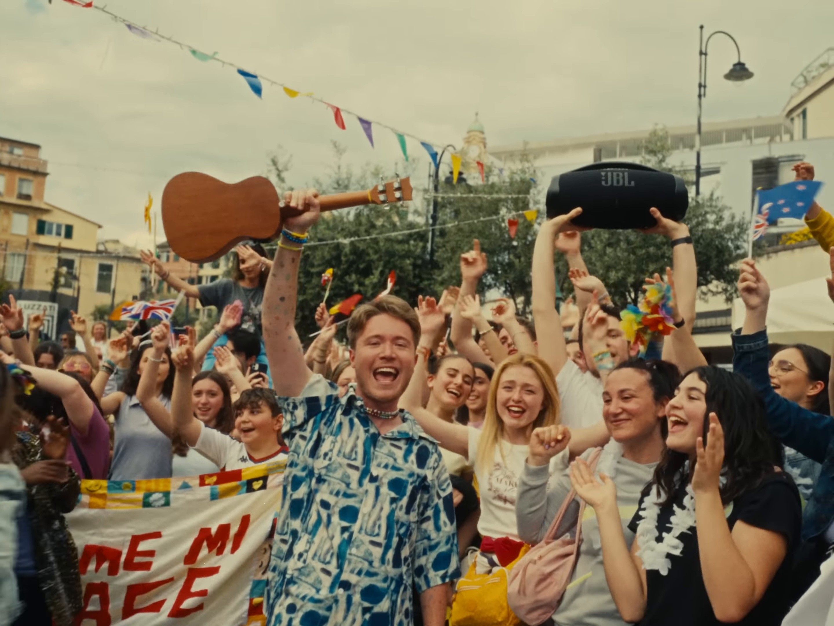 a me mi piace (2025) —  shot,  lighting