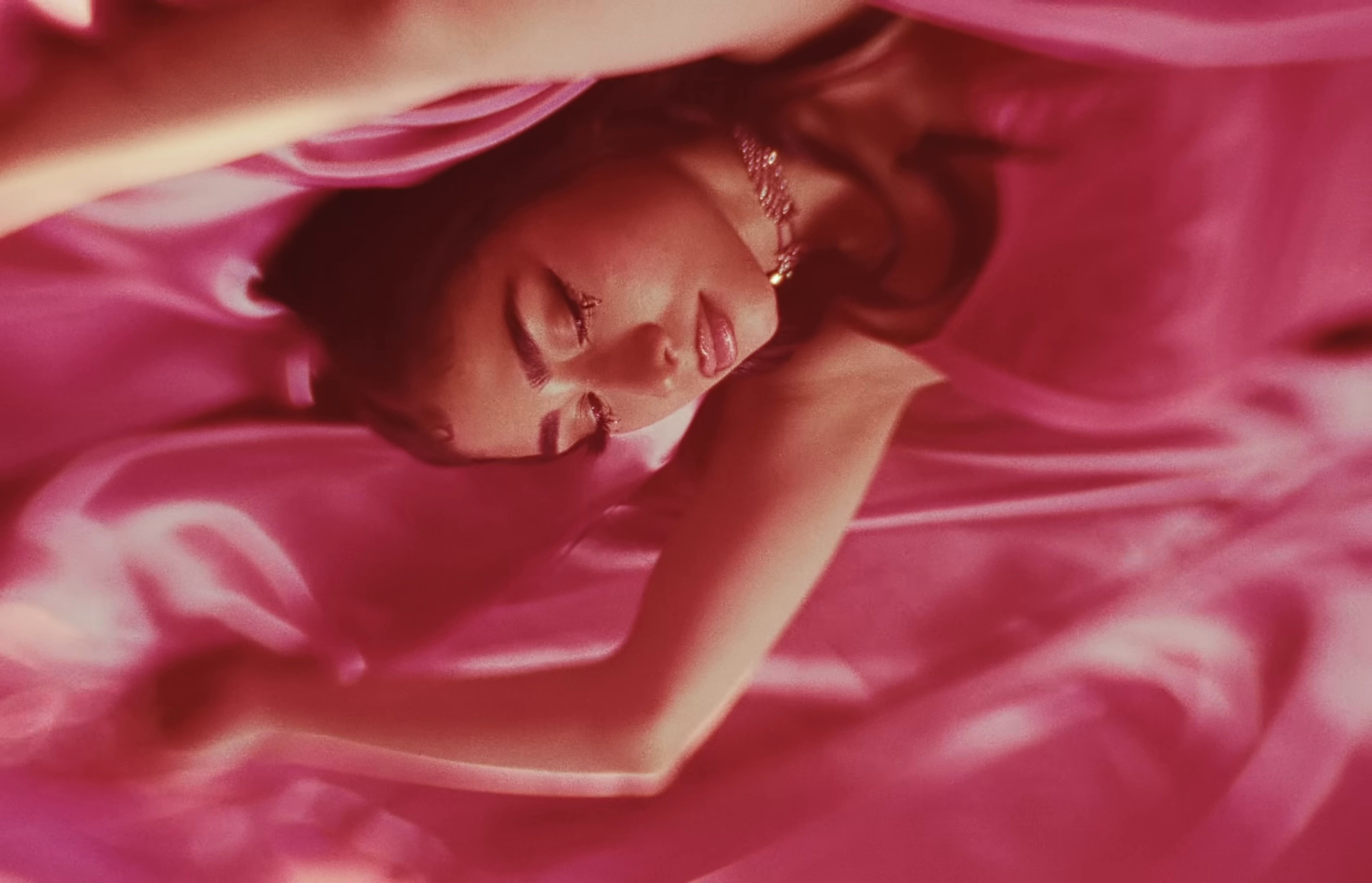 Mi KAMA (2024) —  shot,  lighting