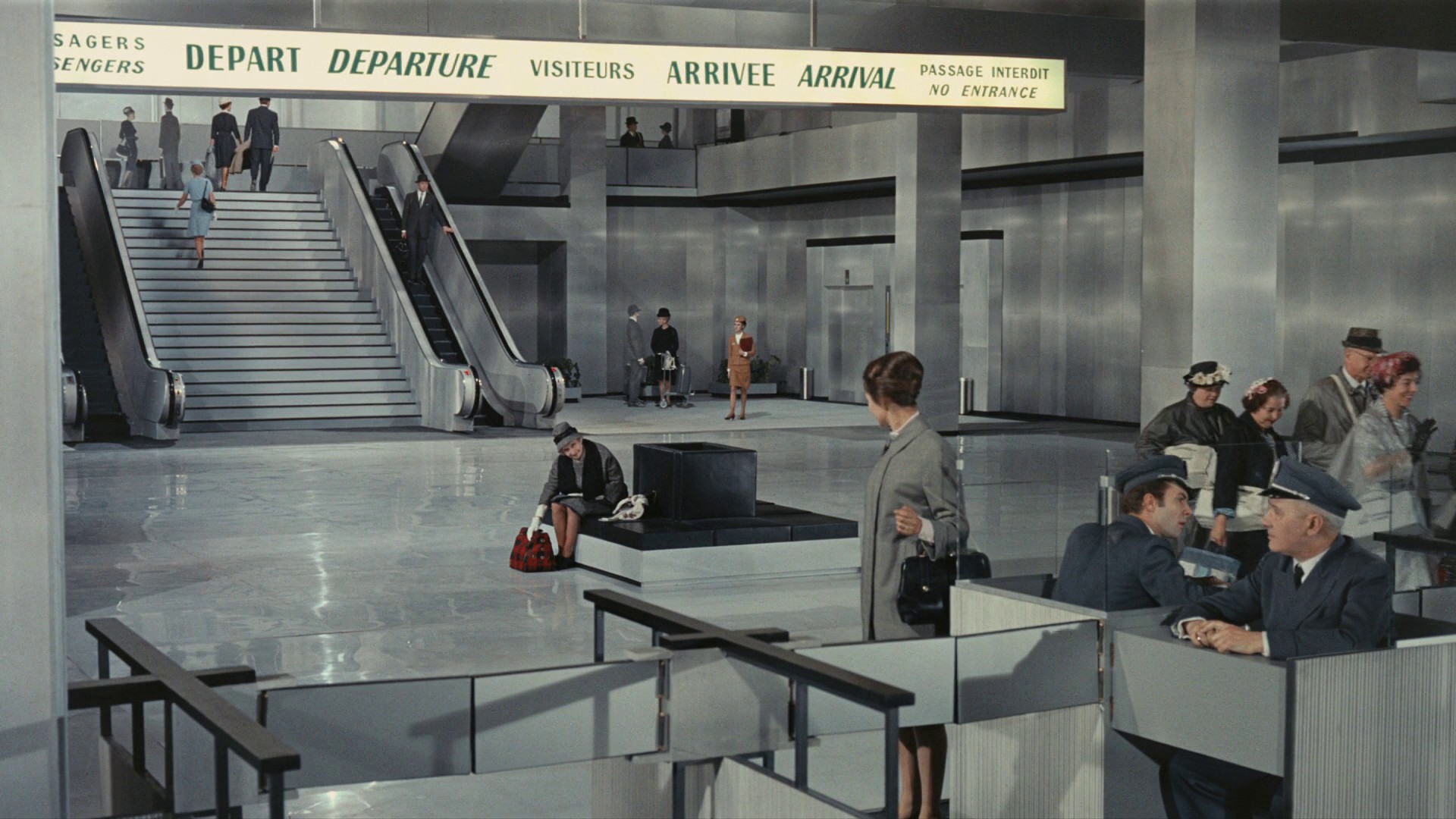 Playtime (1967) —  shot,  lighting