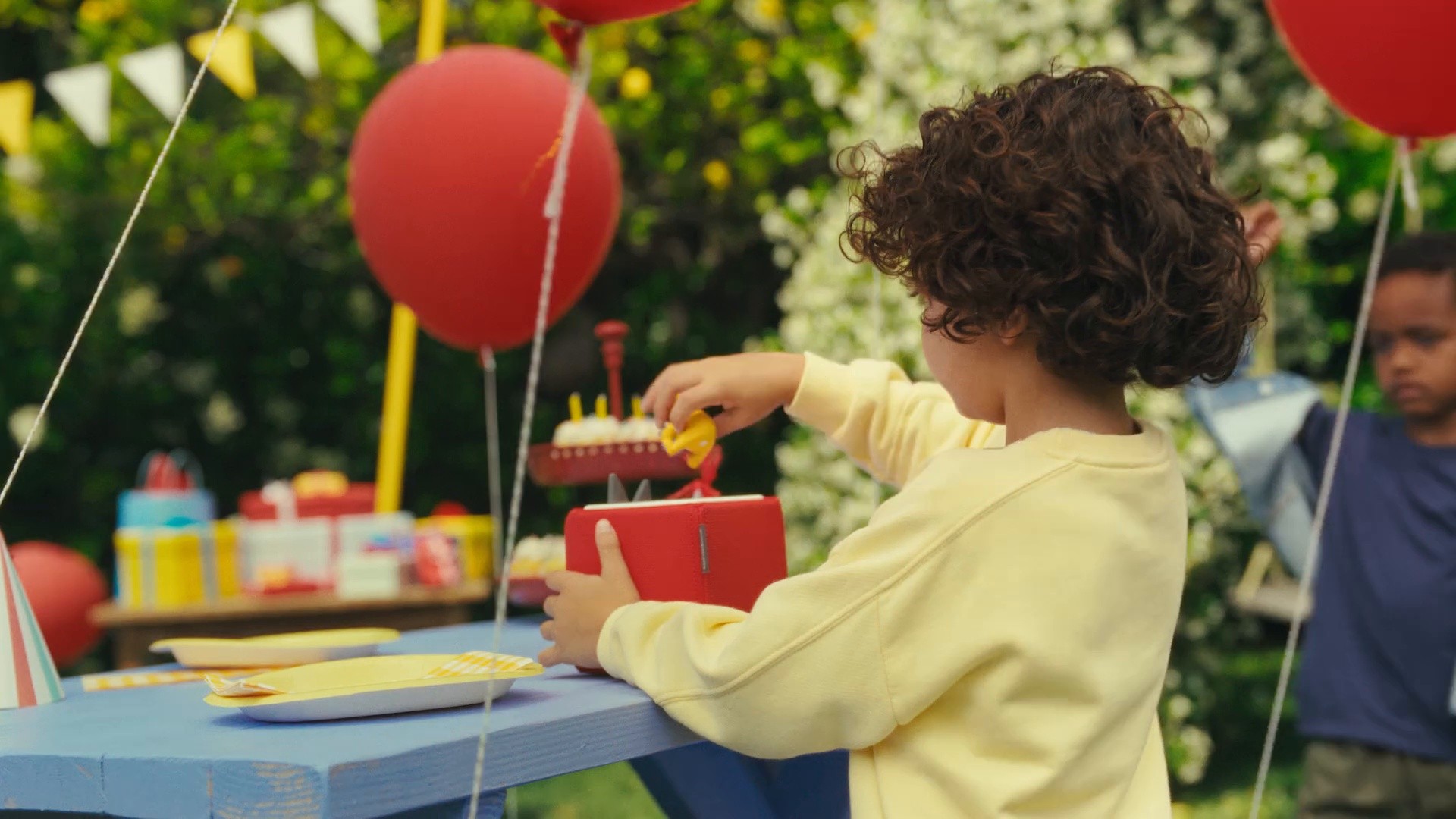 TONIES_HOLIDAY24_OLAF_WINNIE_60s_1080p_16x9_H264_DIGITAL (2024) —  shot,  lighting