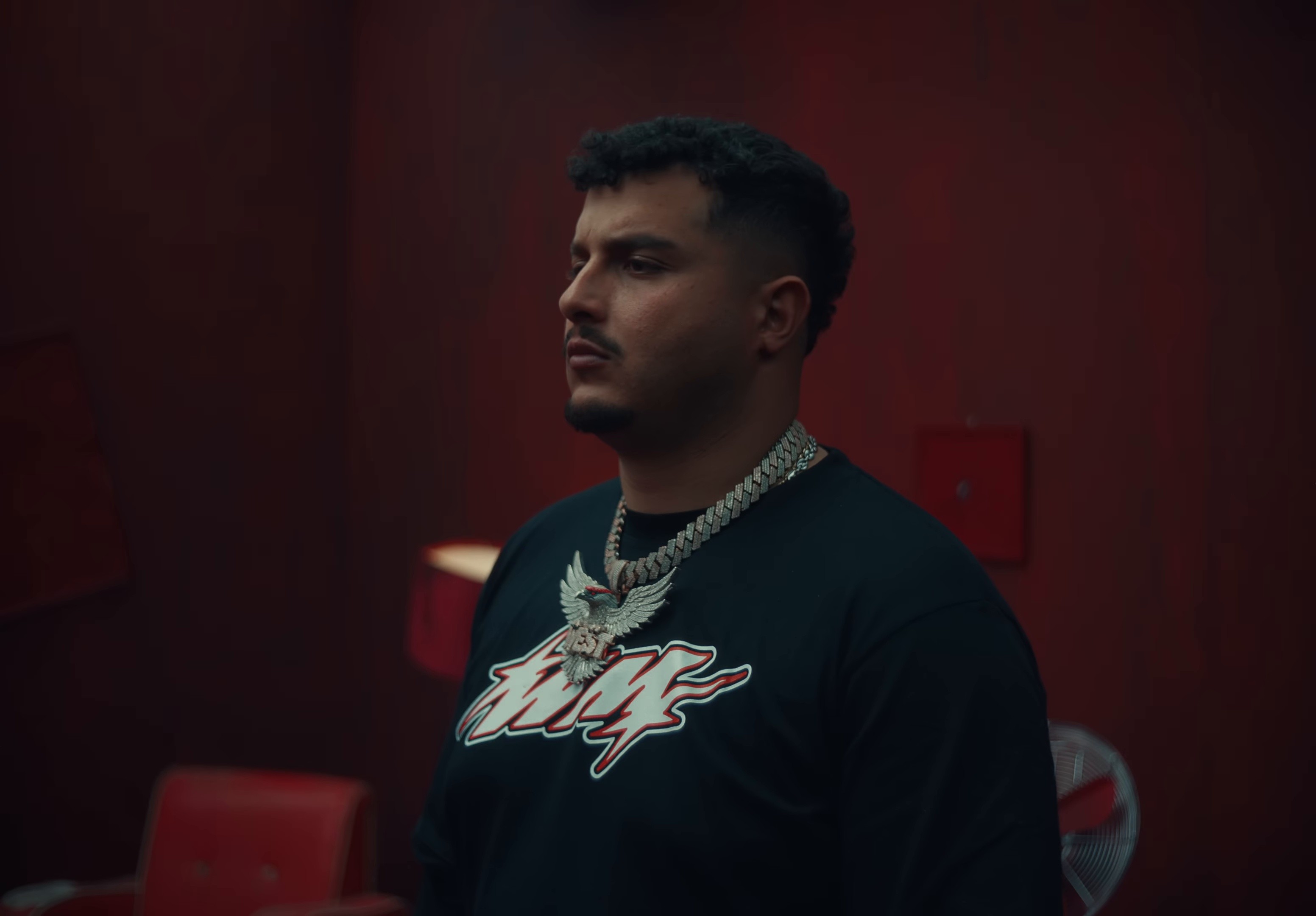 NON METTERCI BECCO (2025) —  shot,  lighting