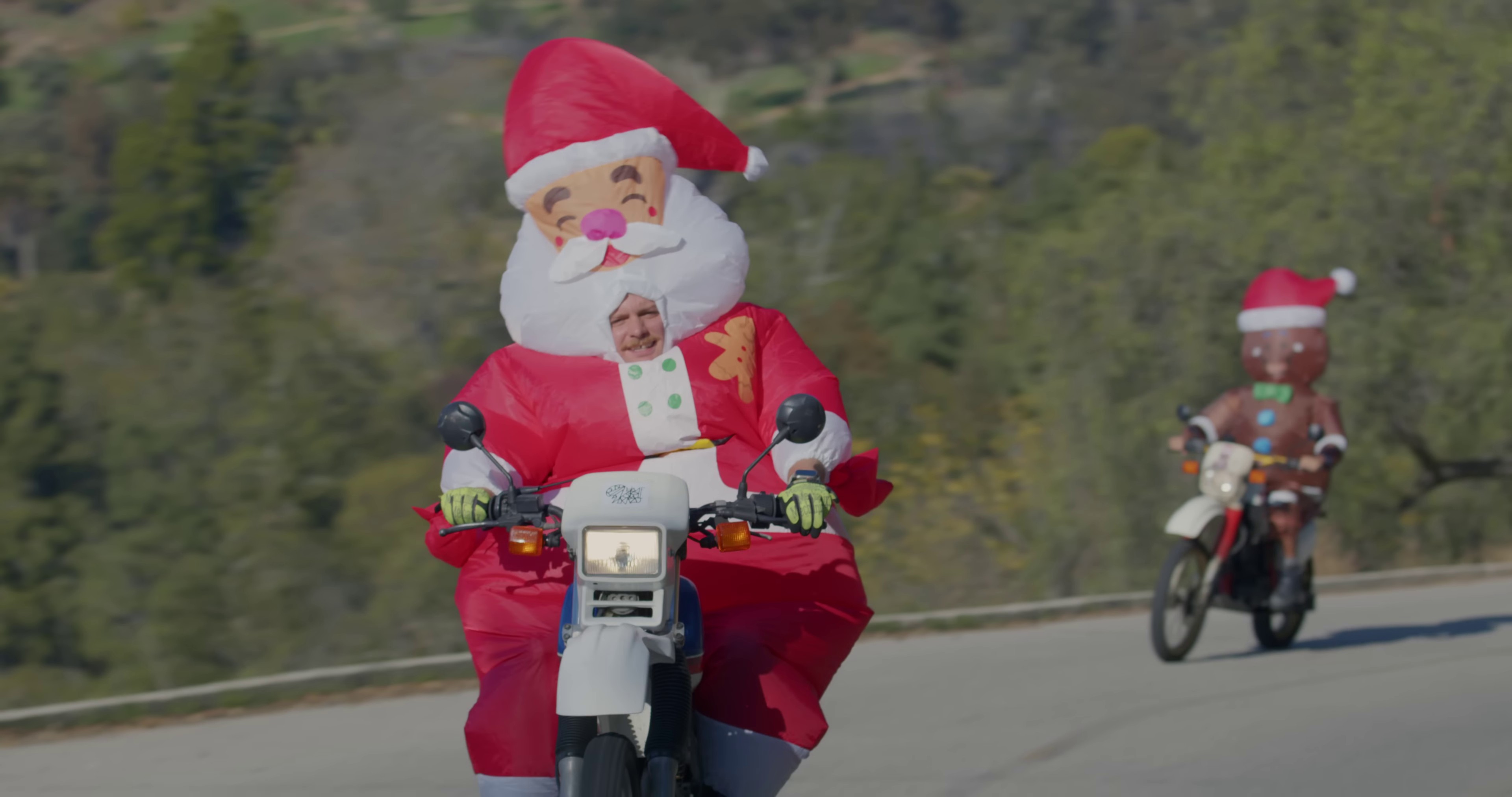 it's beginning to look a lot like christmas (2022) —  shot,  lighting