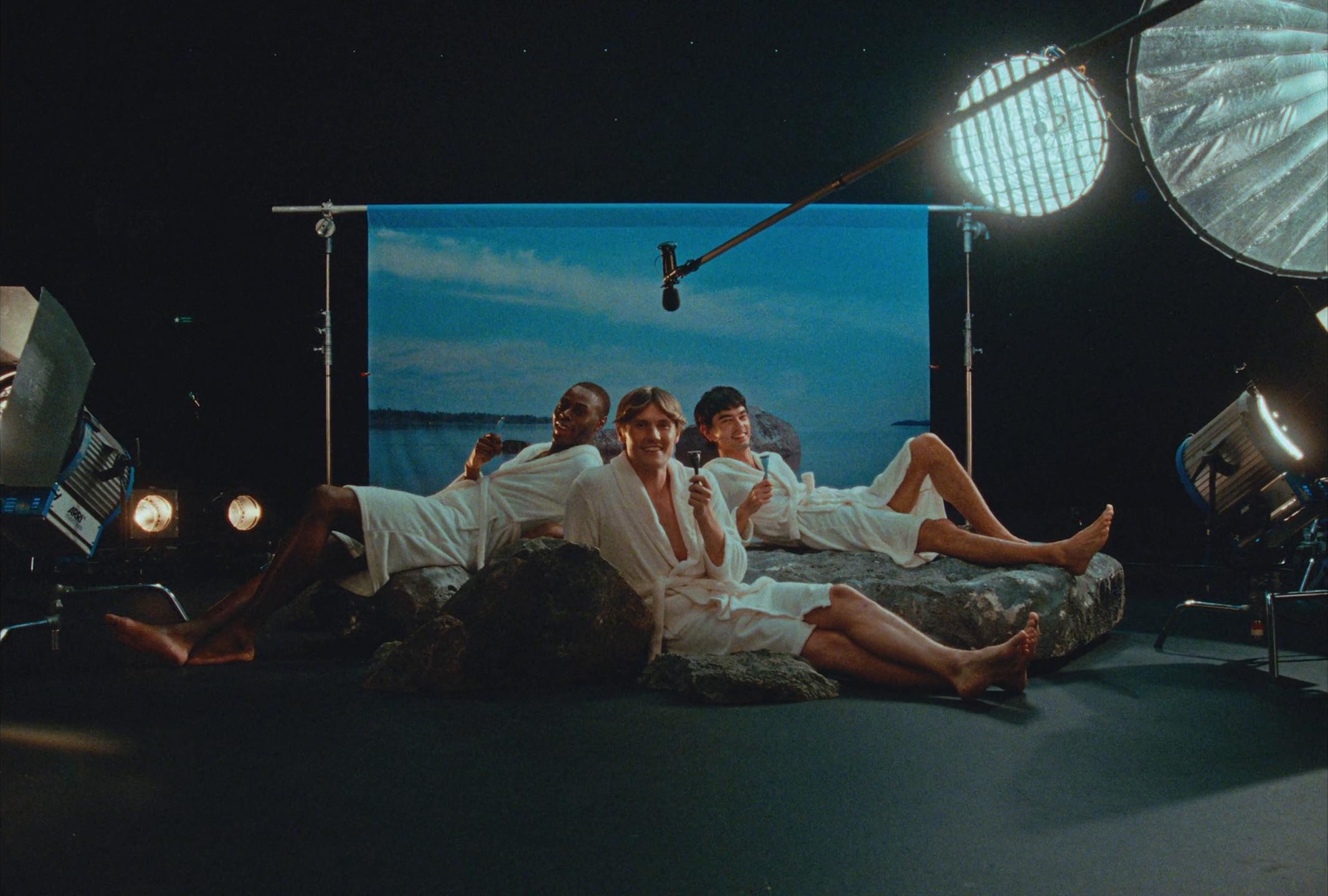 ESTRID "Very Lagom Razor" (2024) —  shot,  lighting