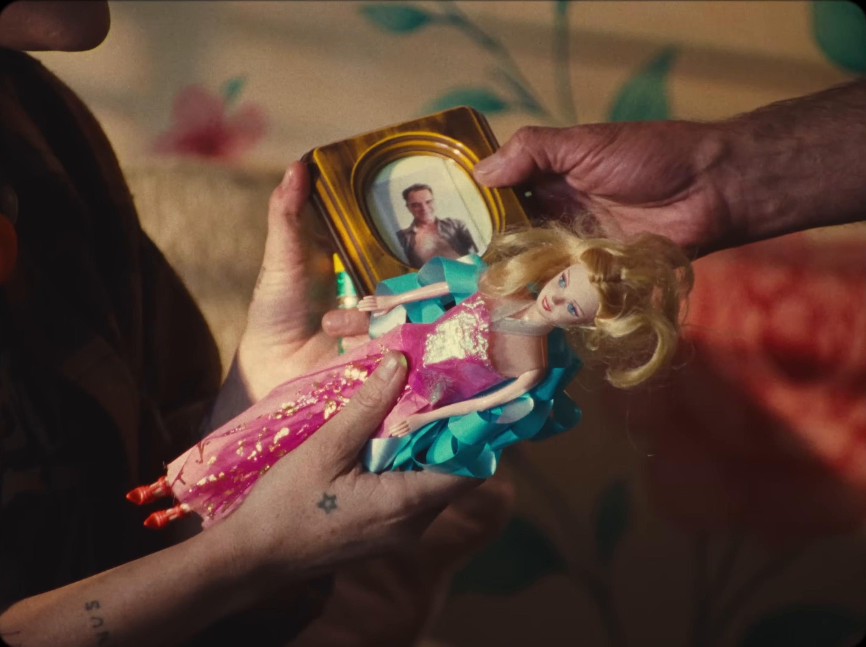 Me Asusta Amar Tanto La Soledad (2026) —  shot,  lighting