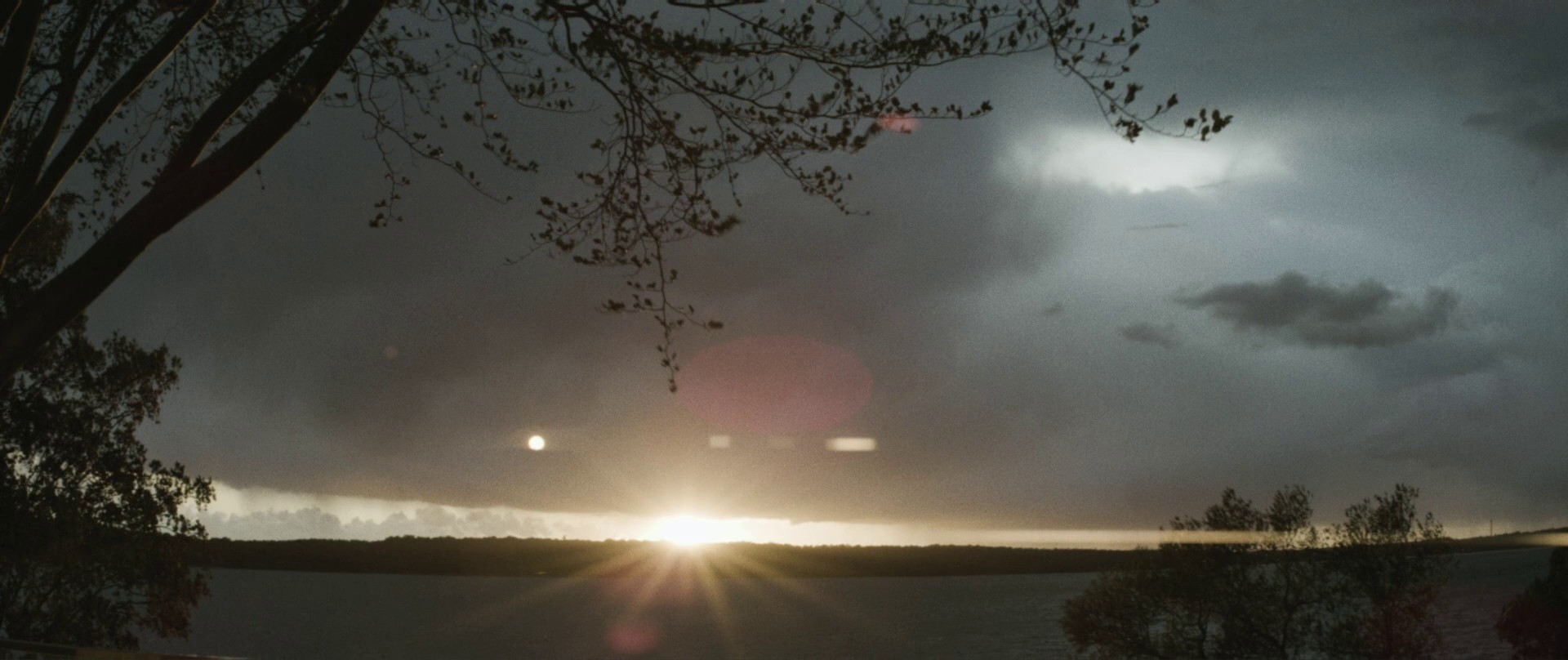 Breeder (2020) —  shot,  lighting