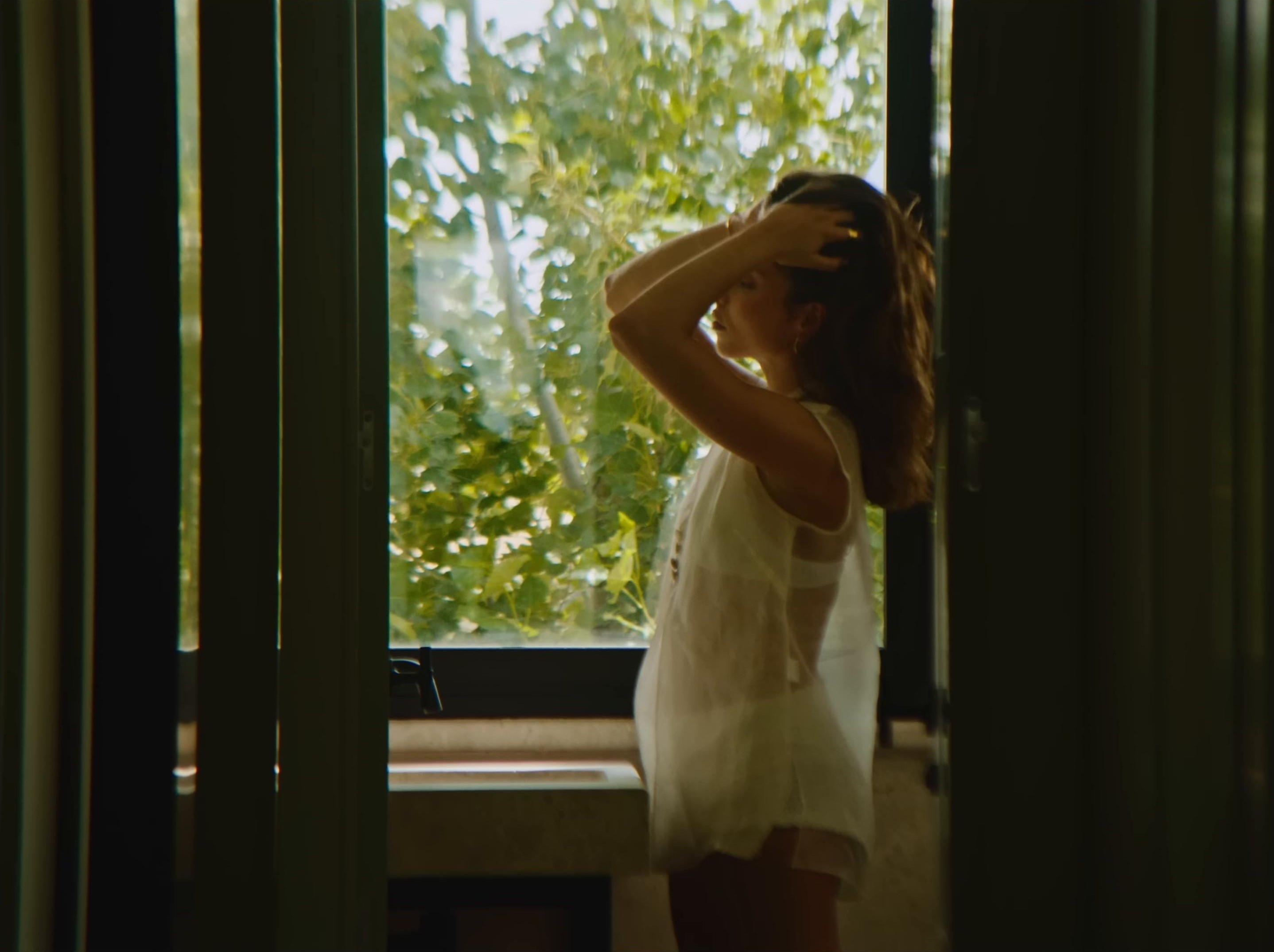 se sube la falda (2025) —  shot,  lighting