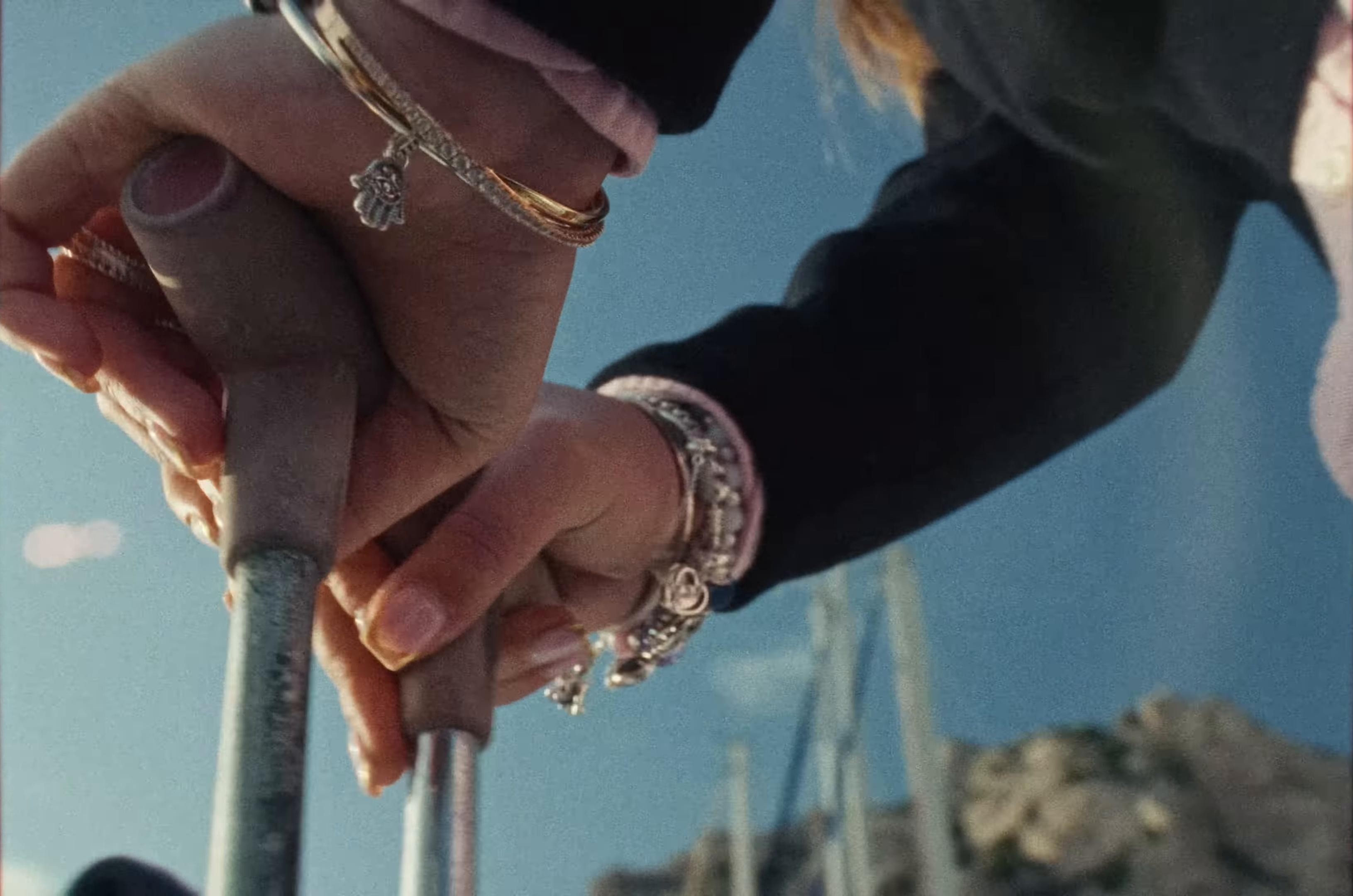 Aux Deux Fêlés (2025) —  shot,  lighting