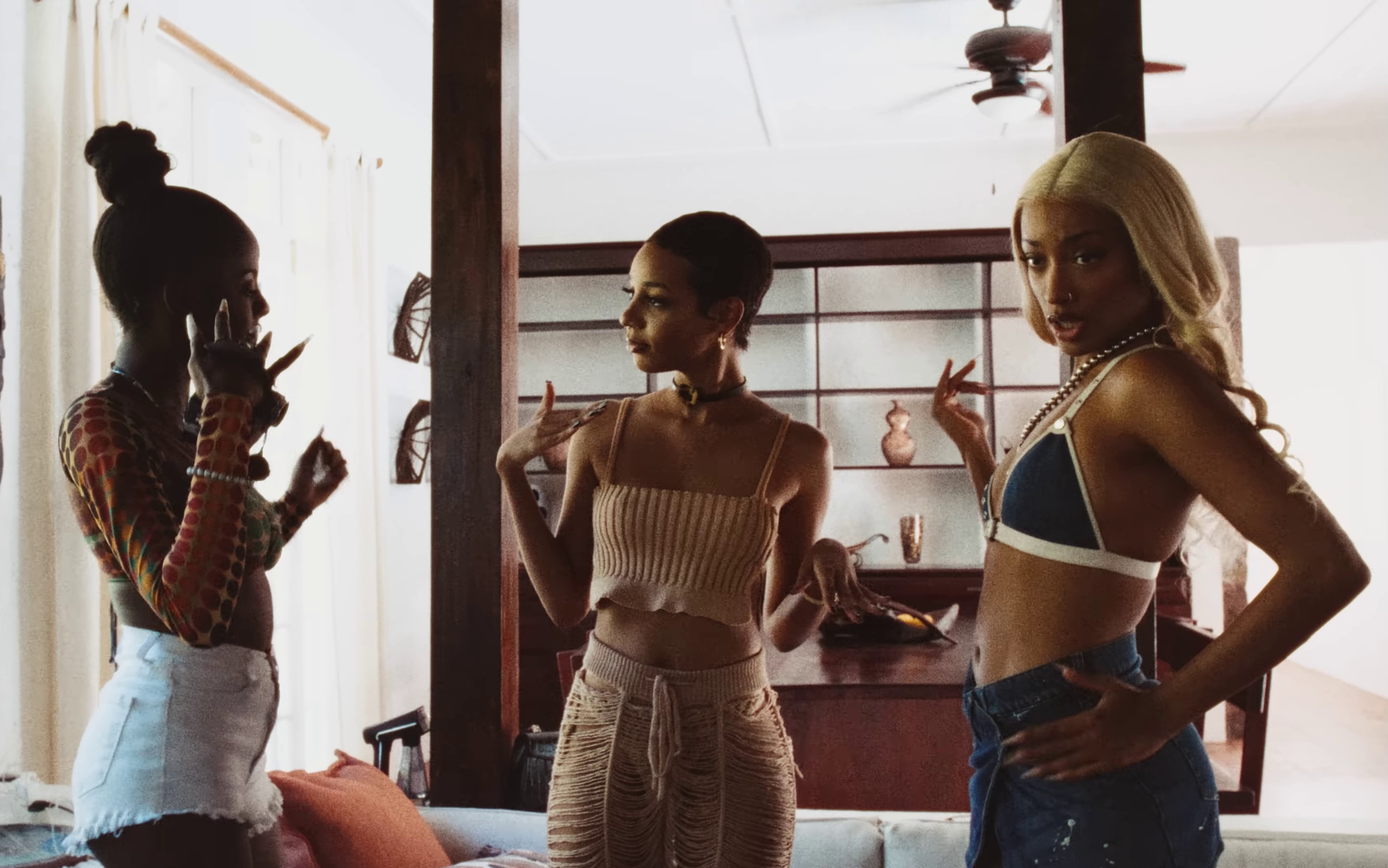 Jolie Go (2023) —  shot,  lighting