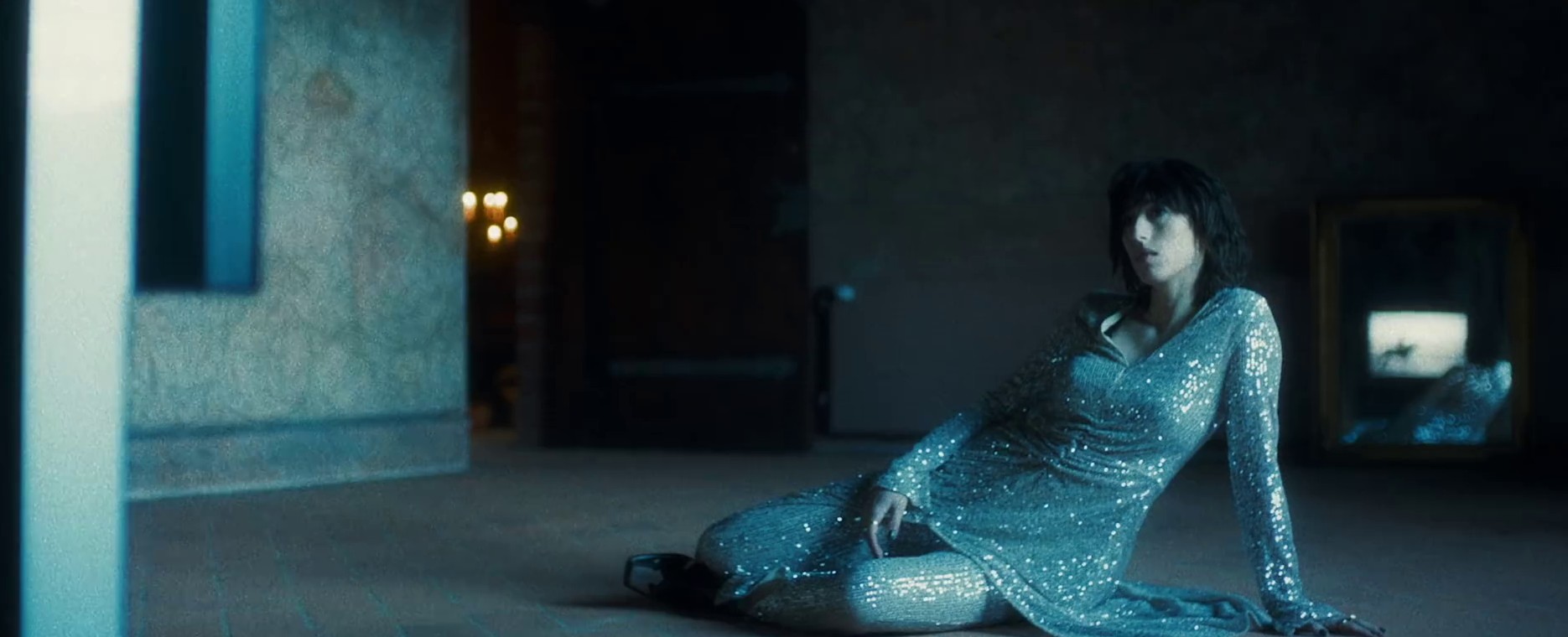 45 Fahrenheit Girl  (2021) —  shot,  lighting