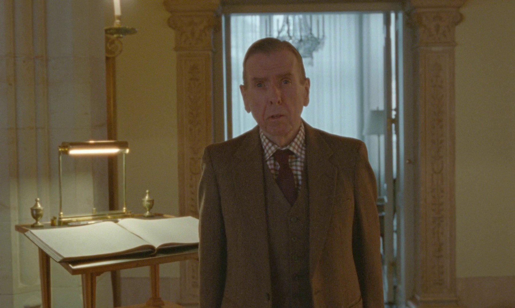 Spencer (2021) —  shot,  lighting