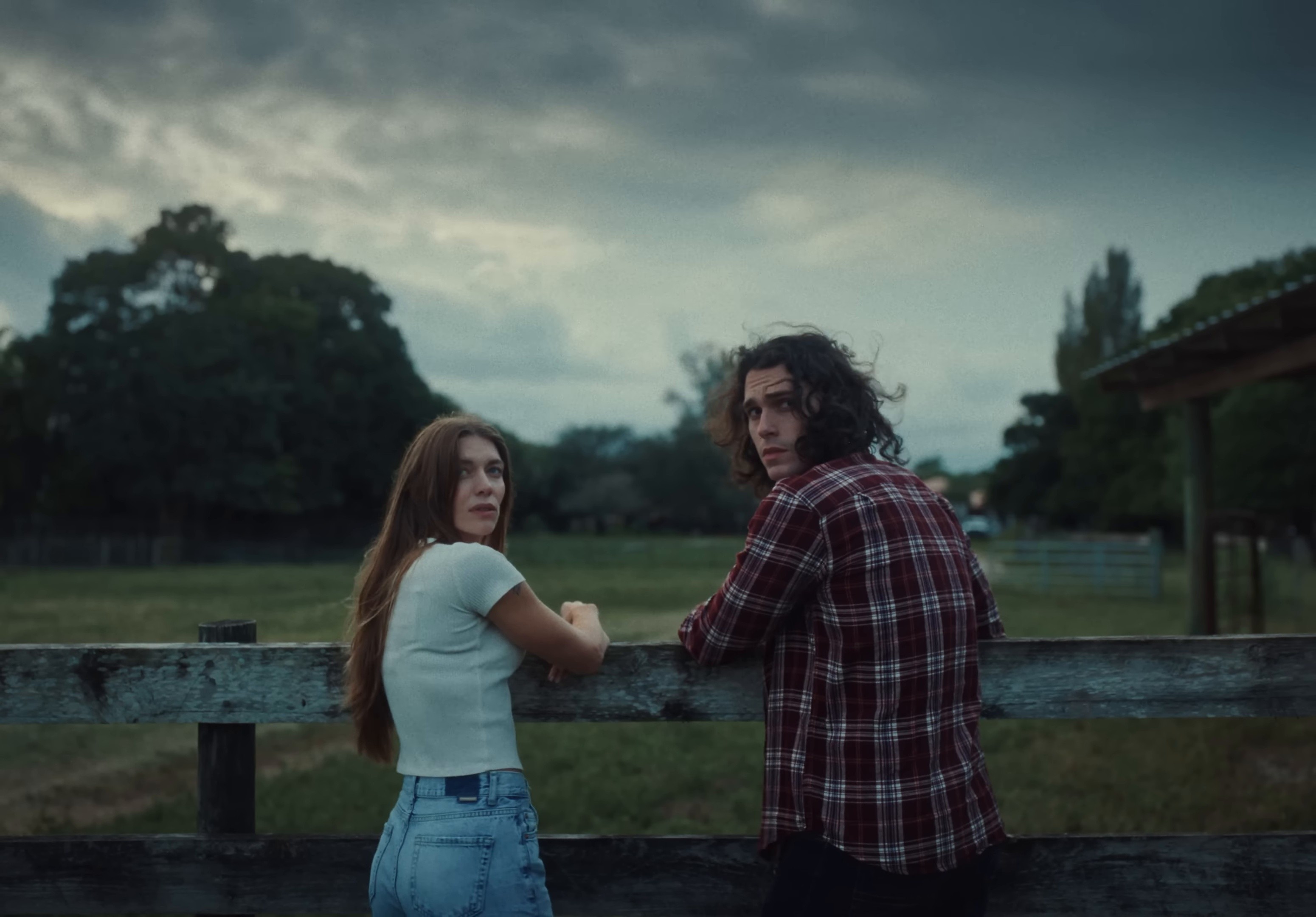 VENGA lo que VENGA (2025) —  shot,  lighting