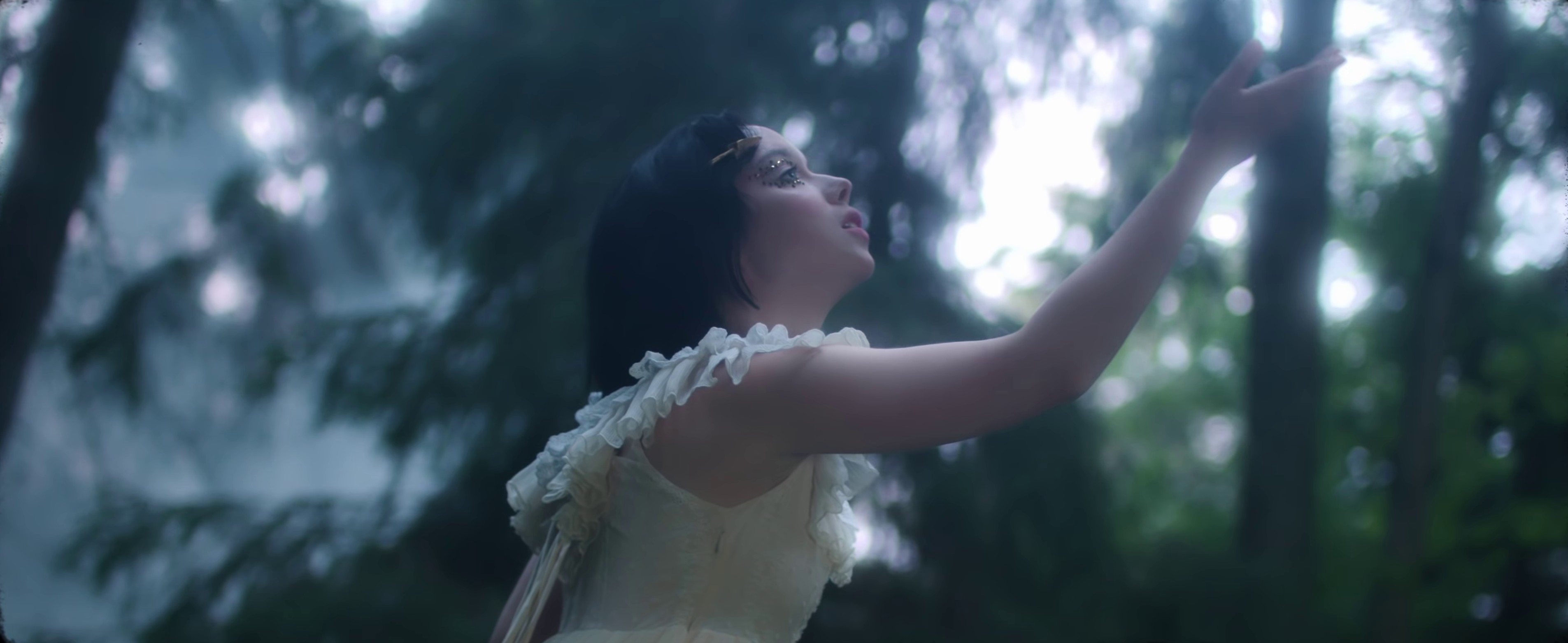 Comets (2020) —  shot,  lighting