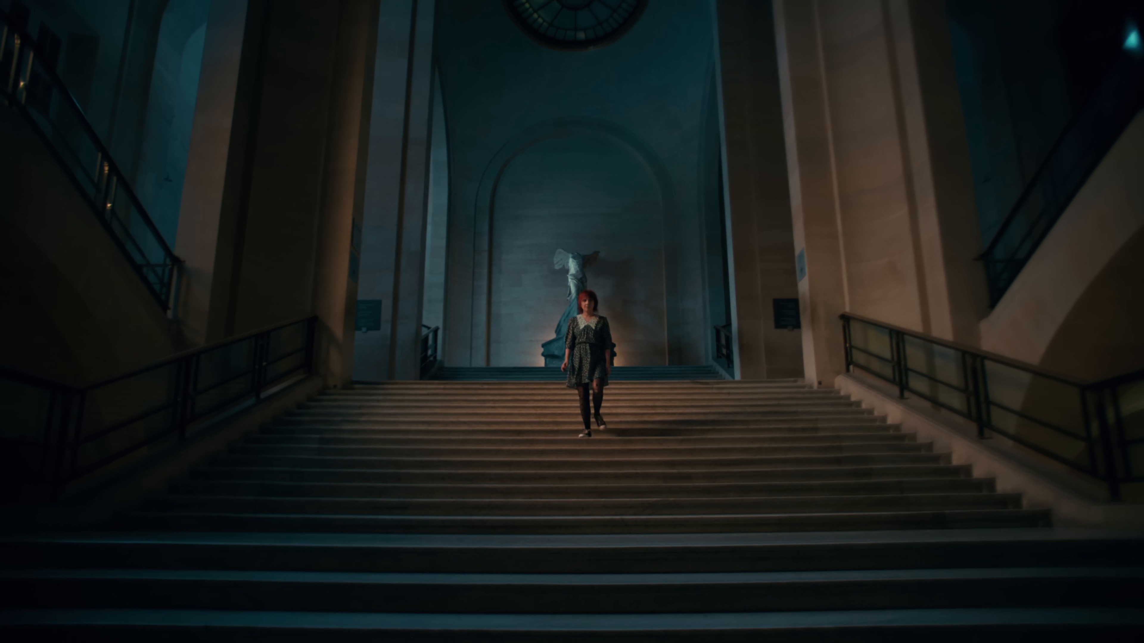 Joker Folie à Deux x Louvre | Lady Gaga, Mona Lisa (2024) —  shot,  lighting