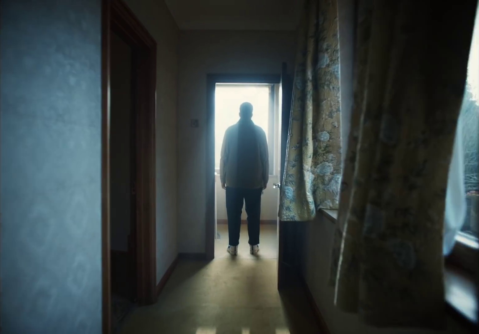 Caroline (2020) —  shot,  lighting