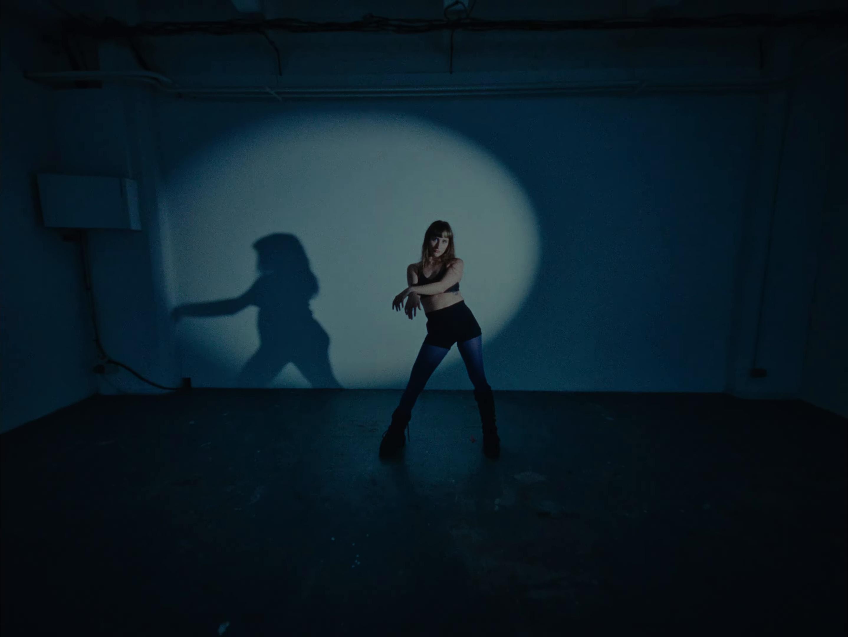 RALENTIS (2025) —  shot,  lighting