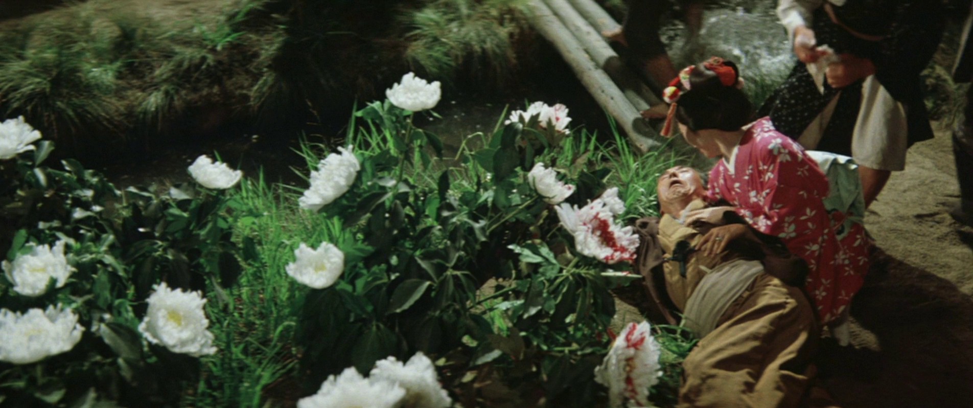 Red Peony Gambler (1968) —  shot,  lighting