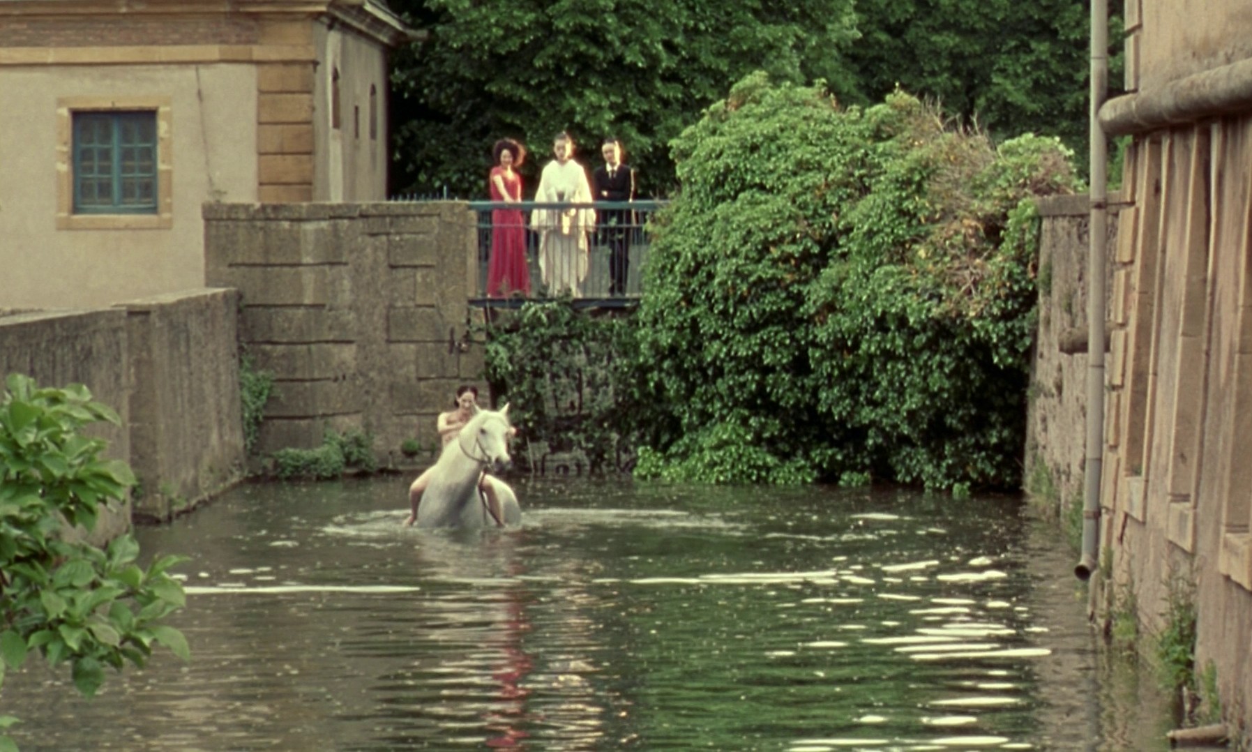 8 ½ Women (1999) —  shot,  lighting