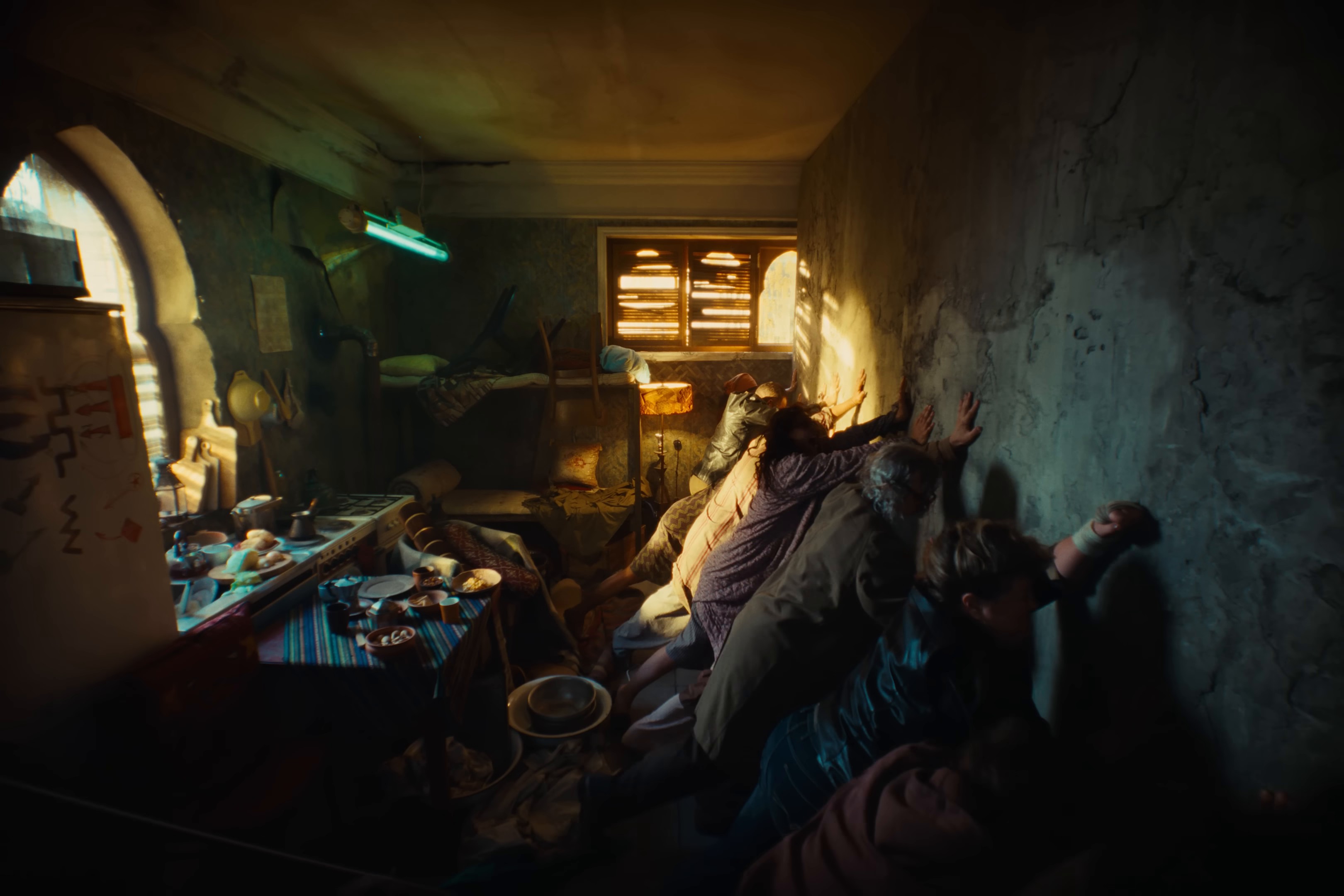 GUN (2024) —  shot,  lighting