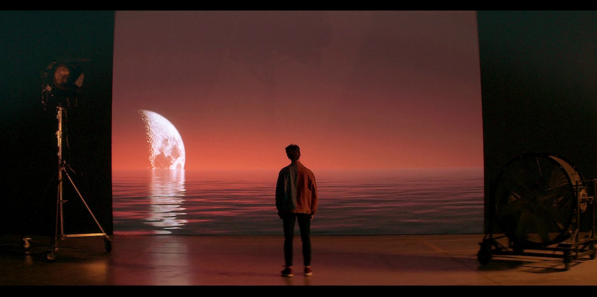 Toujours  (2021) —  shot,  lighting