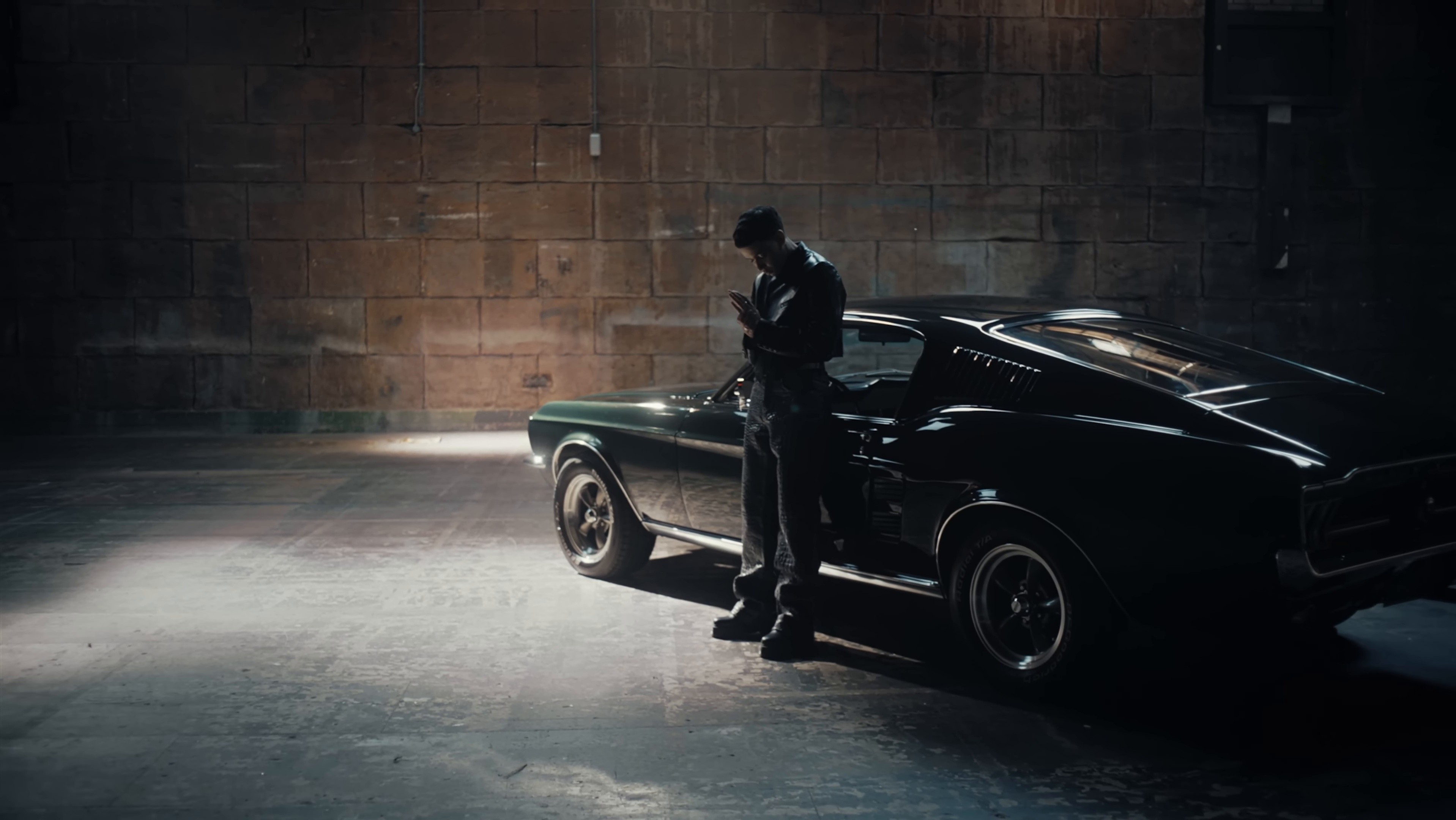 worst behaviour (2025) —  shot,  lighting