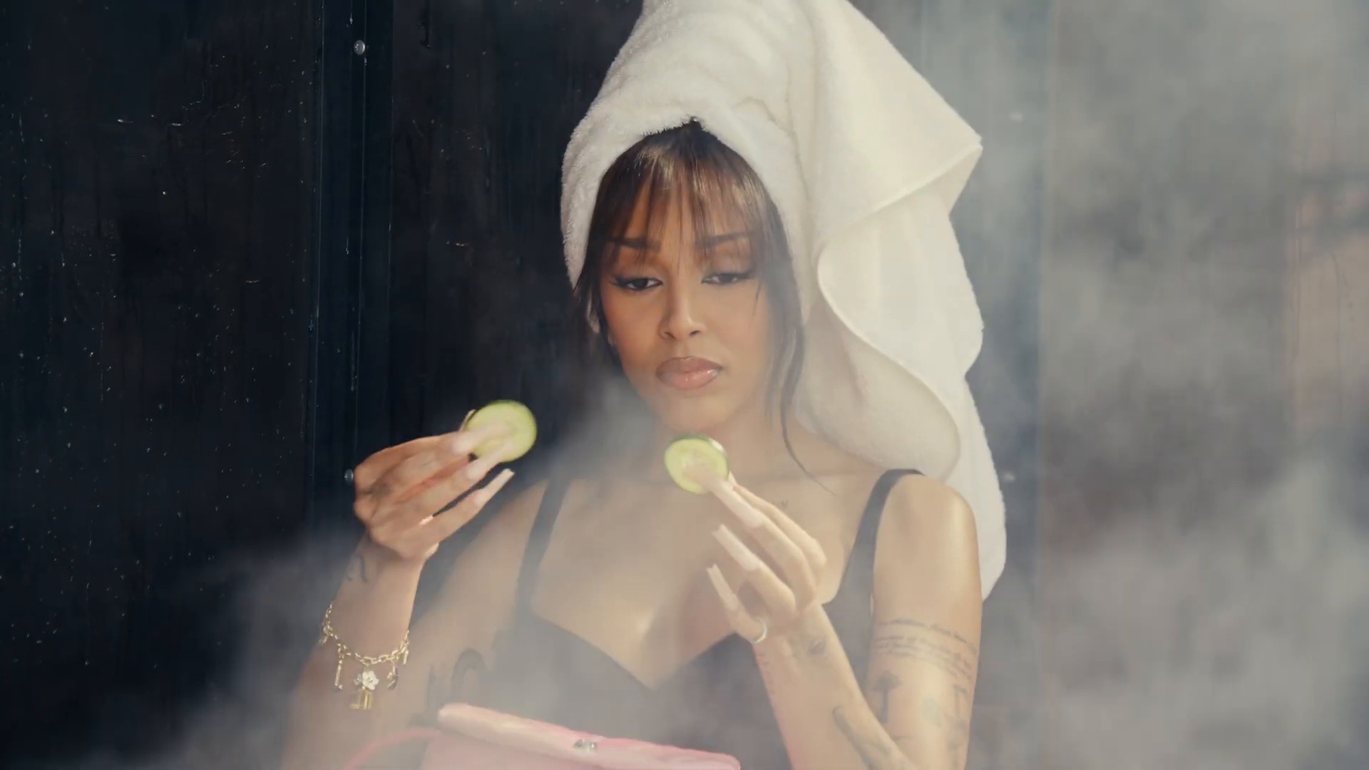 MARC JACOBS PRE-FALL 2025 (2025) —  shot,  lighting