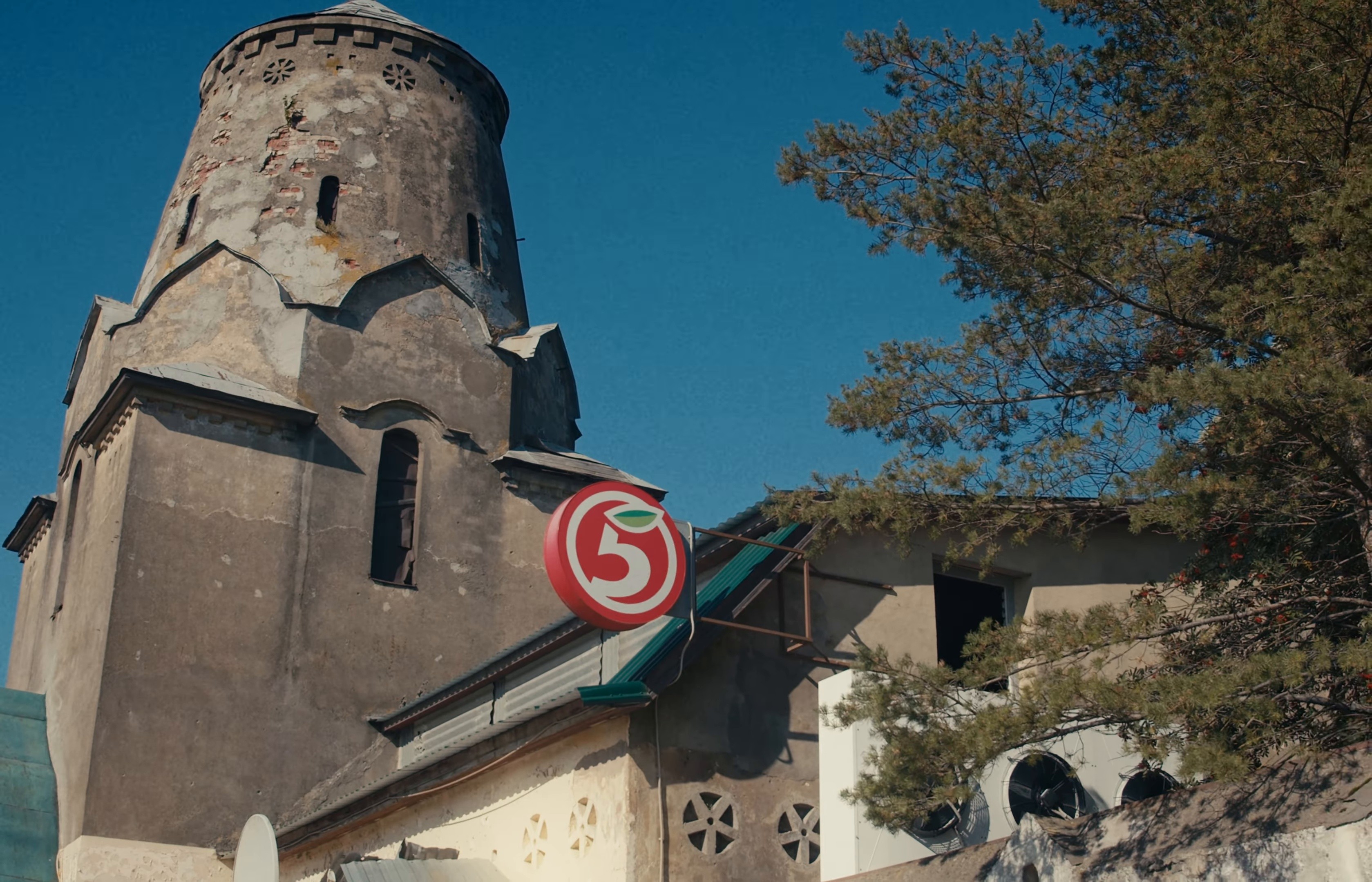 MICROPLASTICS (2025) —  shot,  lighting