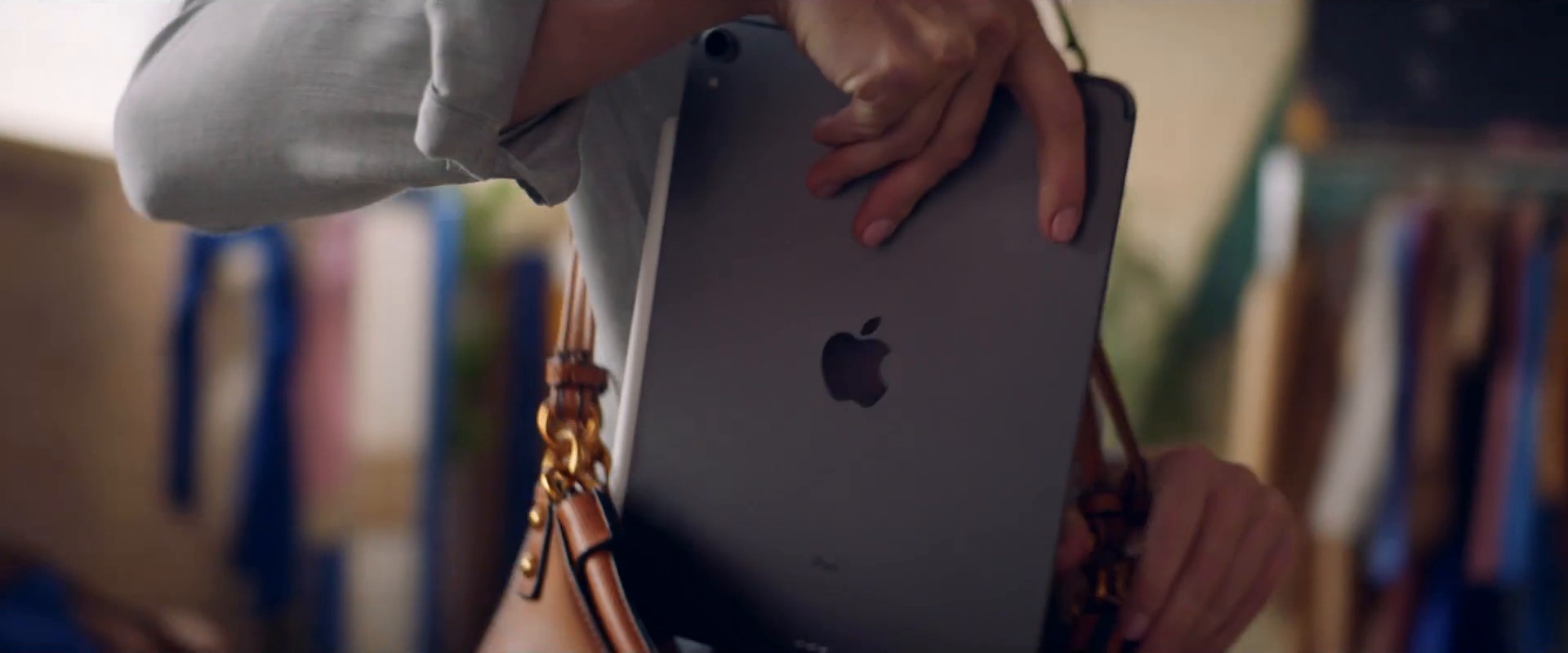APPLE - OFFICEWORKS - DIR : TOM CAMPBELL @ EXIT FILMS (2019) —  shot,  lighting