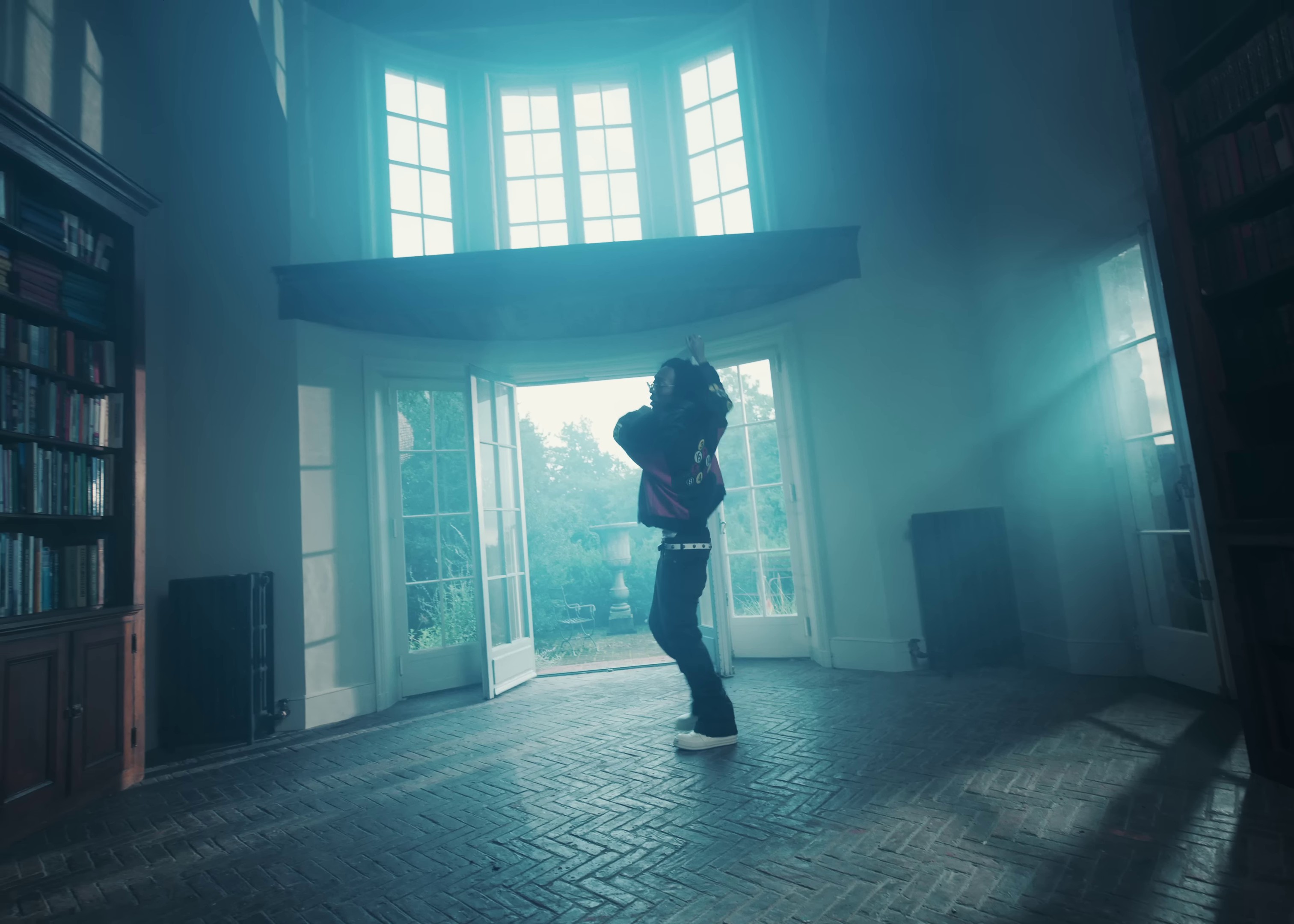 500lbs (2023) —  shot,  lighting