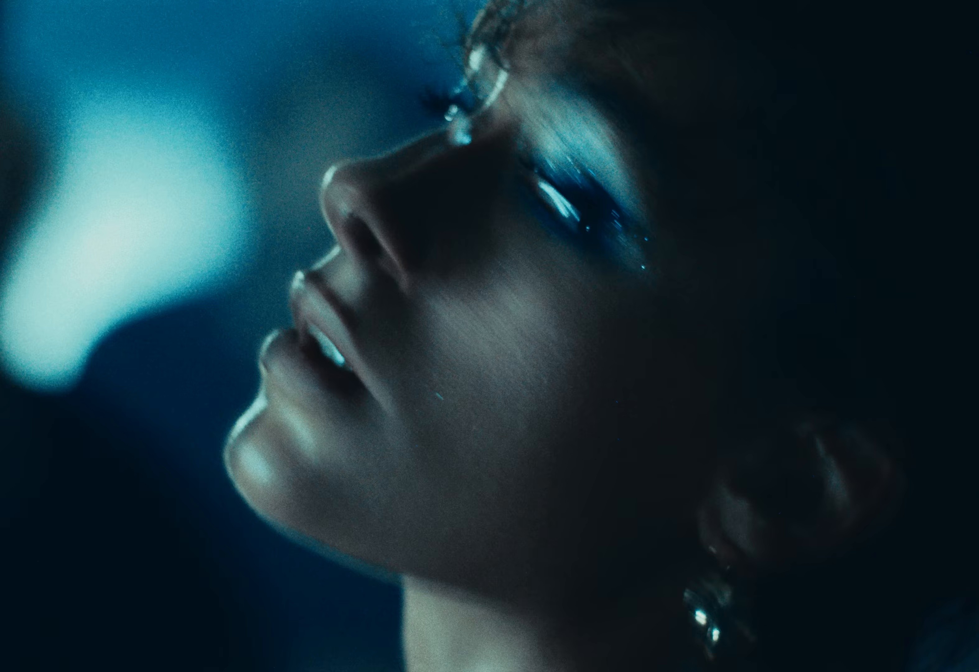 Impose  (2025) —  shot,  lighting