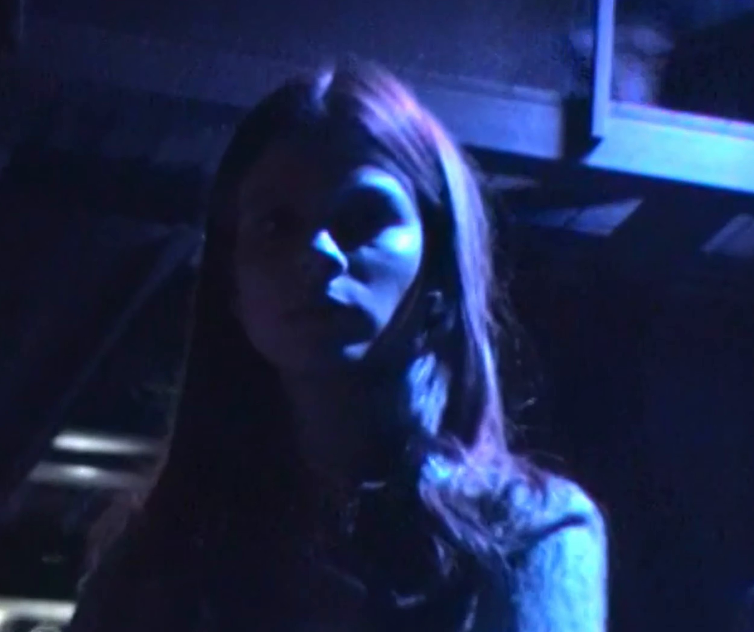 Complicado (2024) —  shot,  lighting