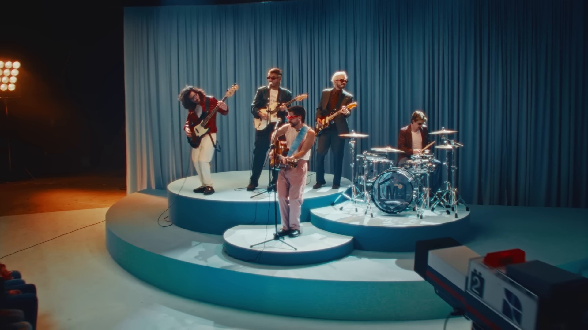 Me Toca A Mí (2025) —  shot,  lighting