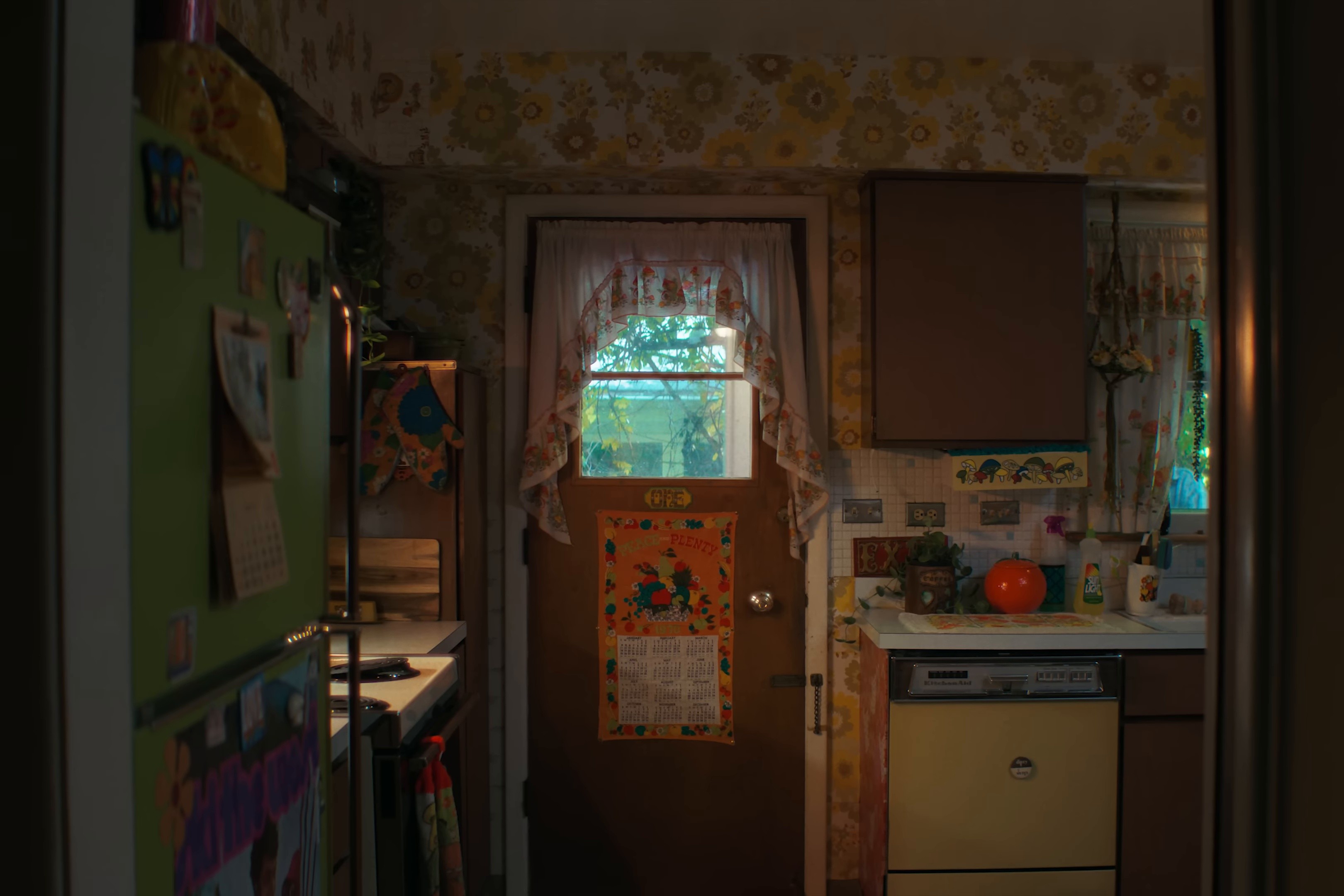 Clueless (2024) —  shot,  lighting