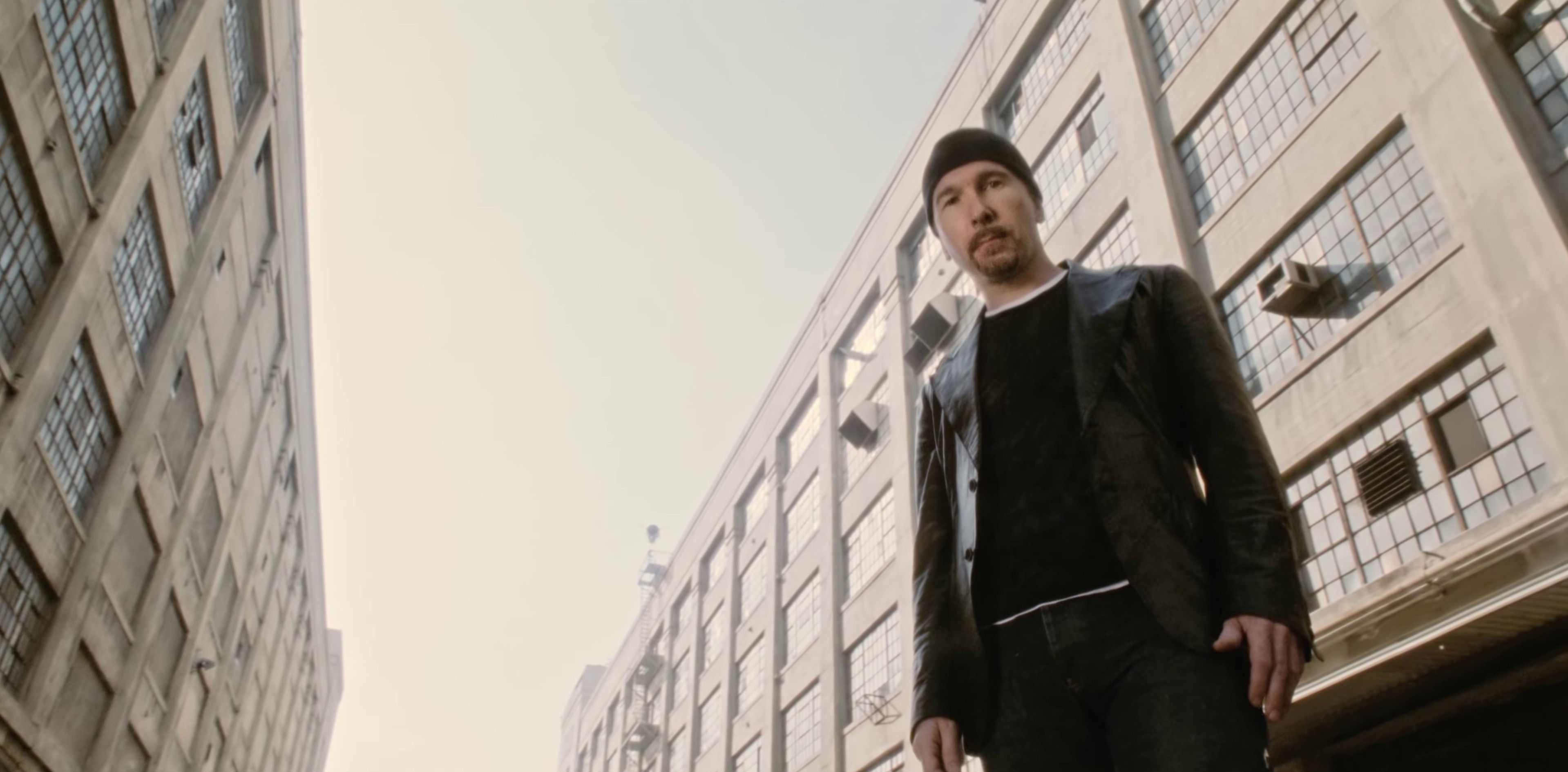 Stuck In A Moment You Can't Get Out Of (2001) —  shot,  lighting