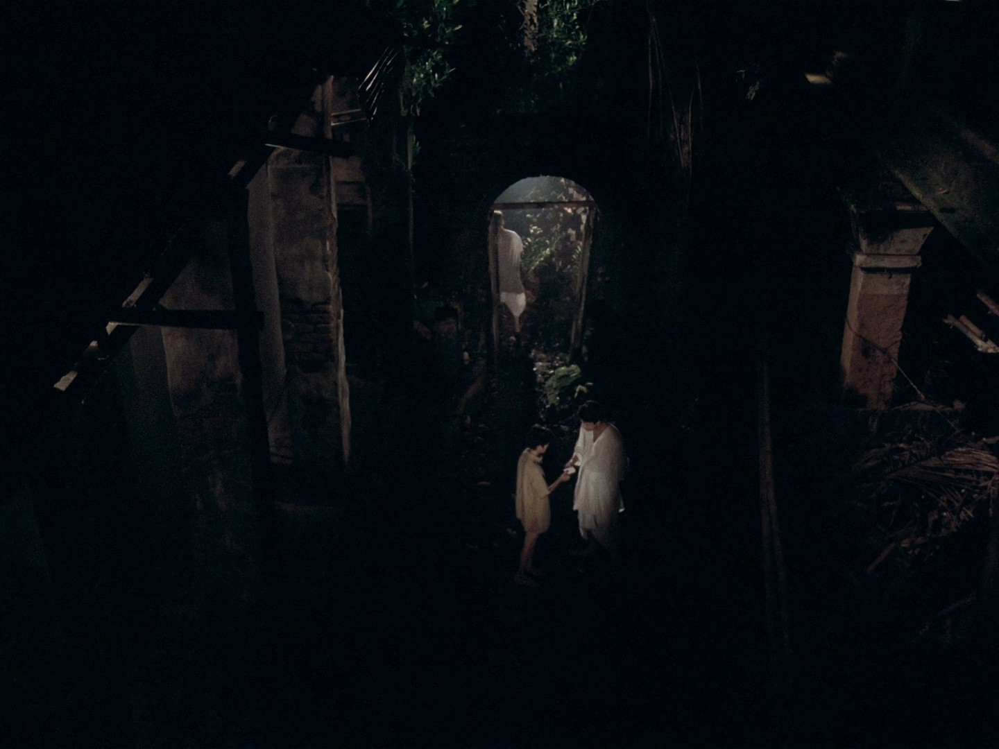 Char Adhyay (1997) —  shot,  lighting