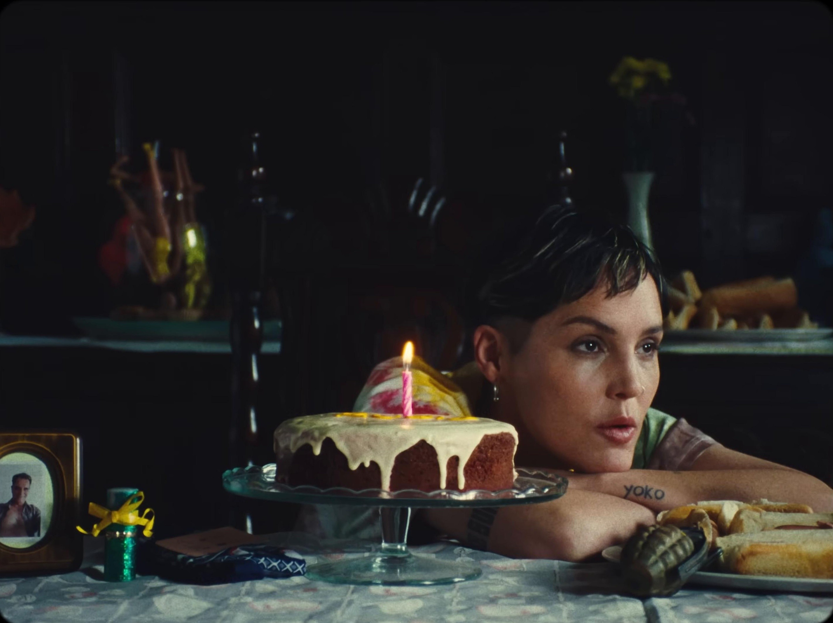 Me Asusta Amar Tanto La Soledad (2026) —  shot,  lighting