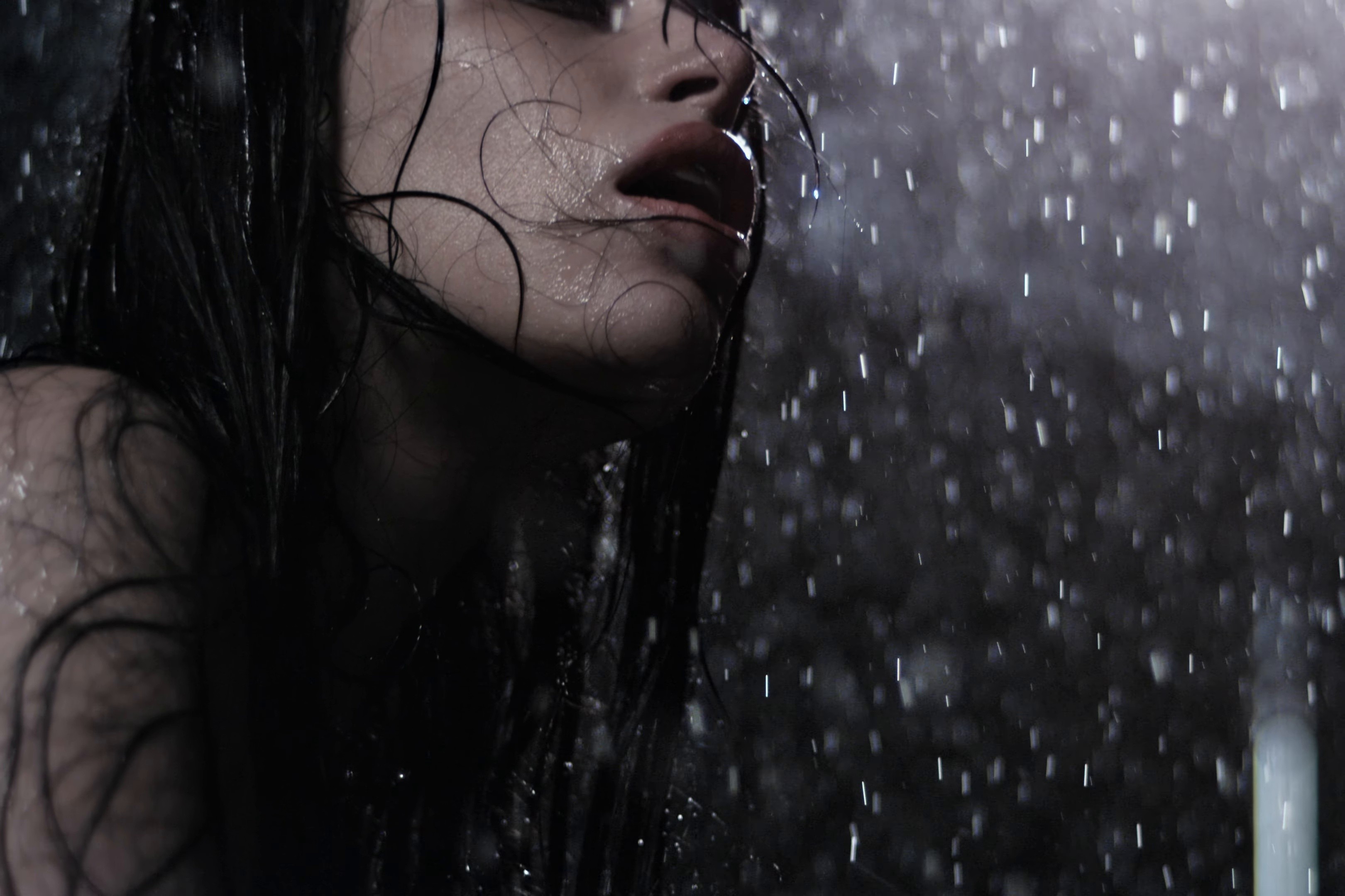 DELIRIUM TREMENS (2026) —  shot,  lighting