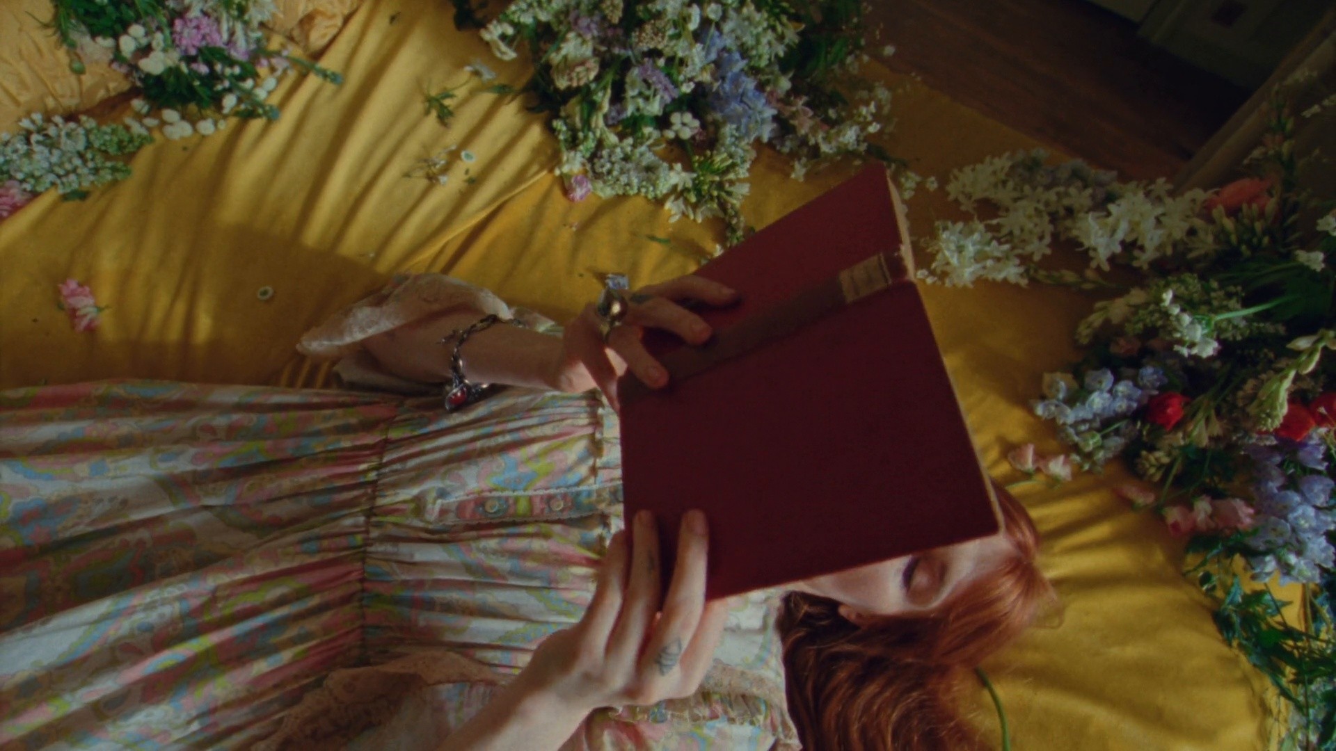 Vogue x Gucci Bloom - The Awakening featuring Florence Welch (2022) —  shot,  lighting