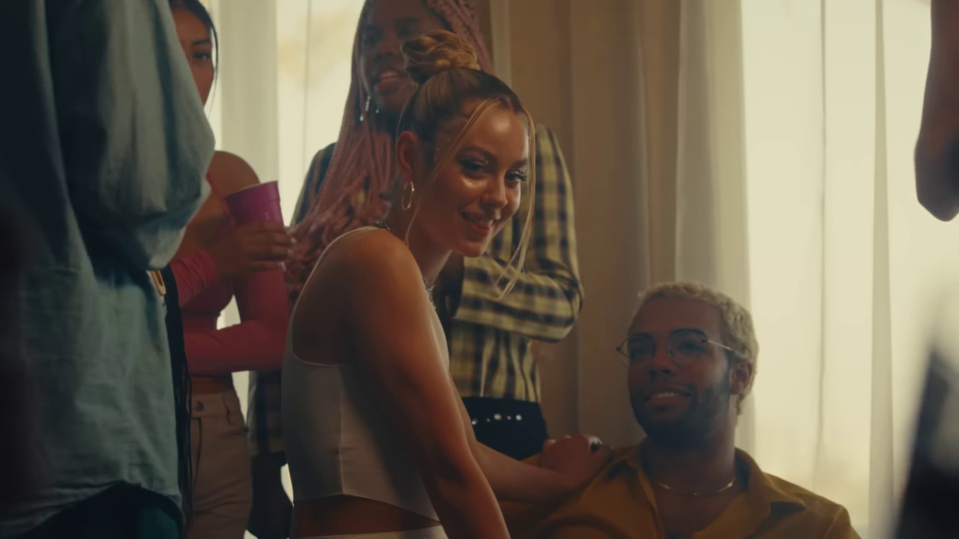 girl ur so pretty (2022) —  shot,  lighting