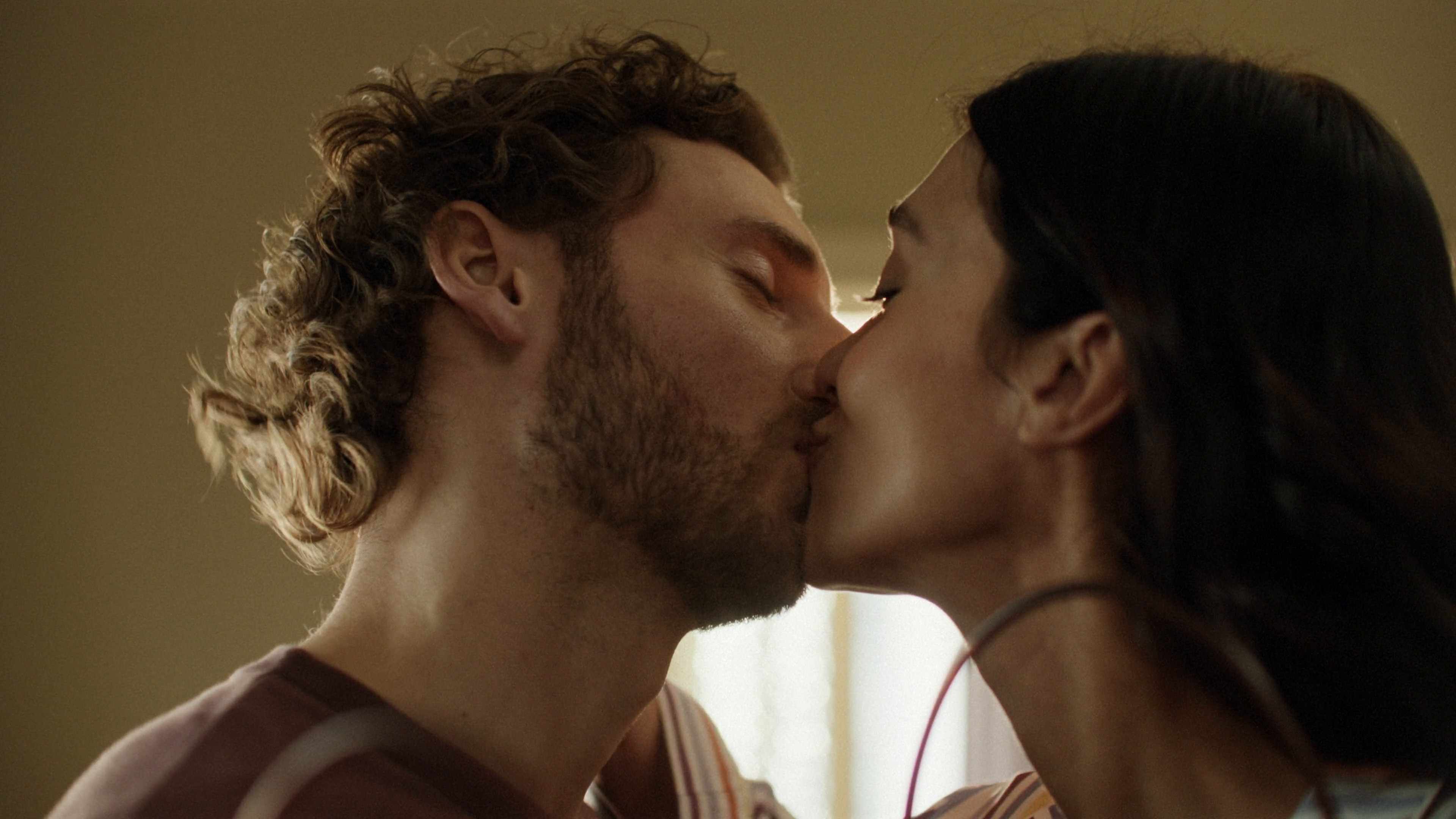 Yandex Eda (2025) —  shot,  lighting