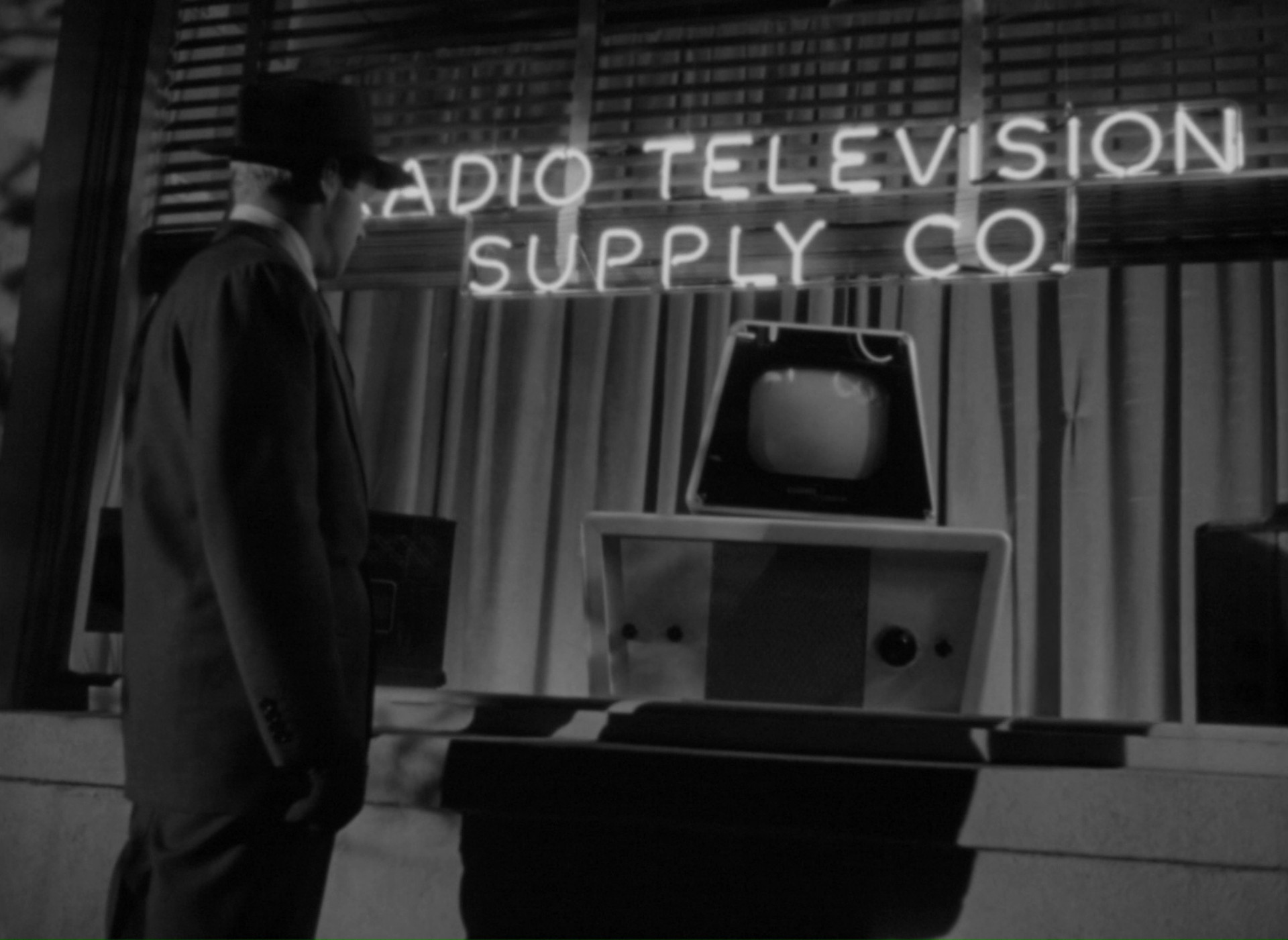 He Walked by Night (1948) —  shot,  lighting