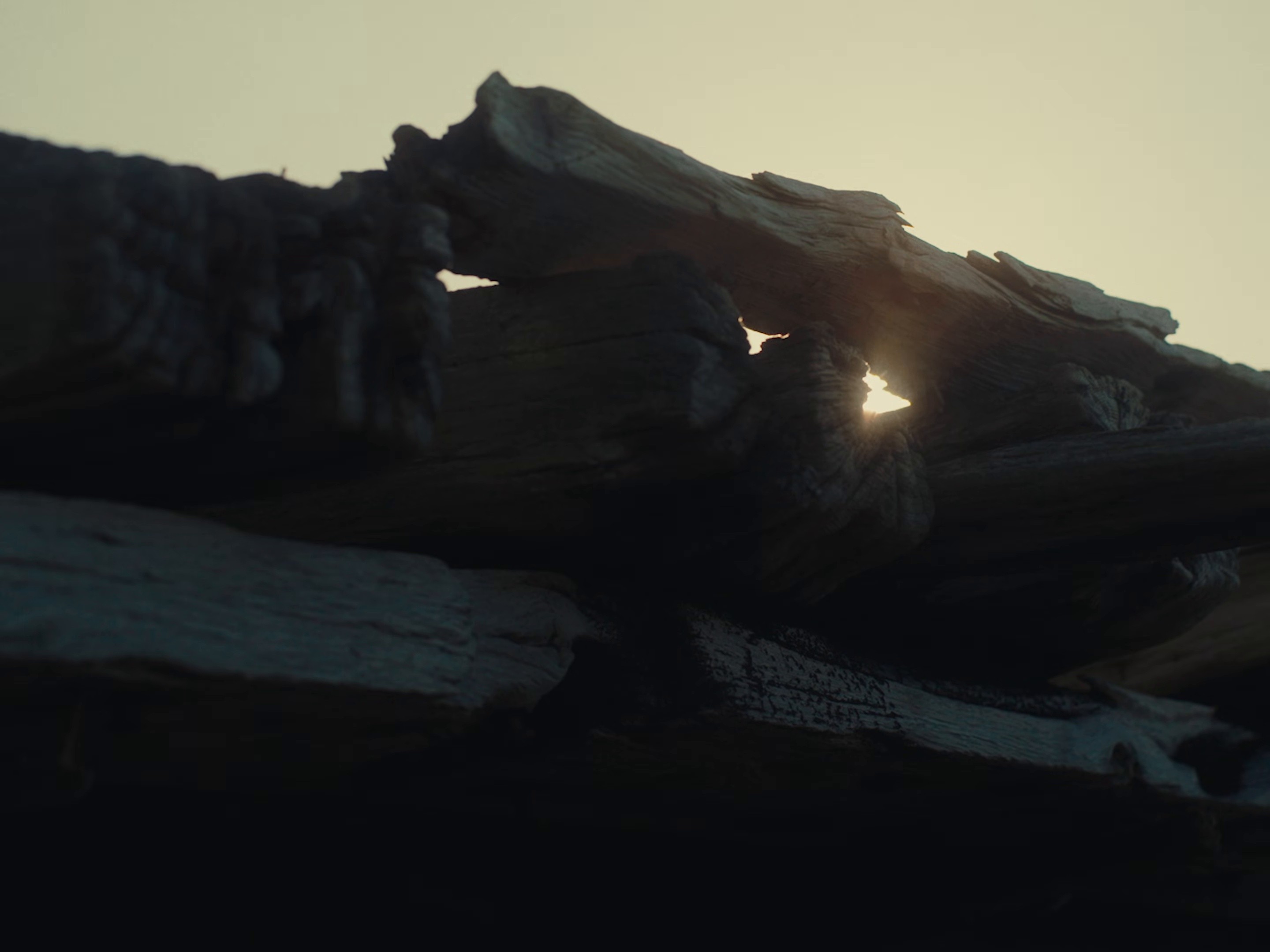 DEAD MEN TELL NO TALES (2025) —  shot,  lighting