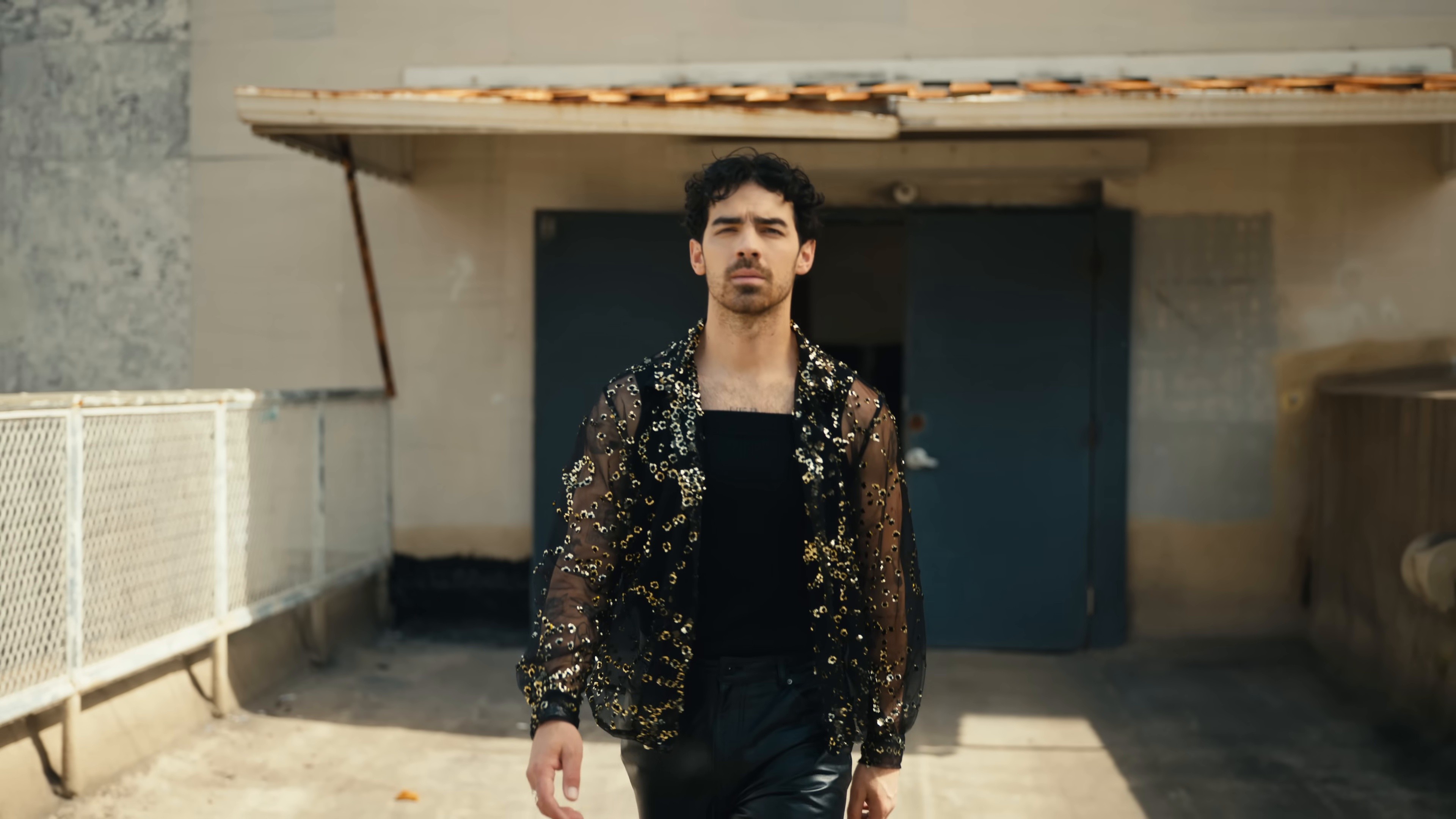 ¿Cómo Pasó? (2024) —  shot,  lighting