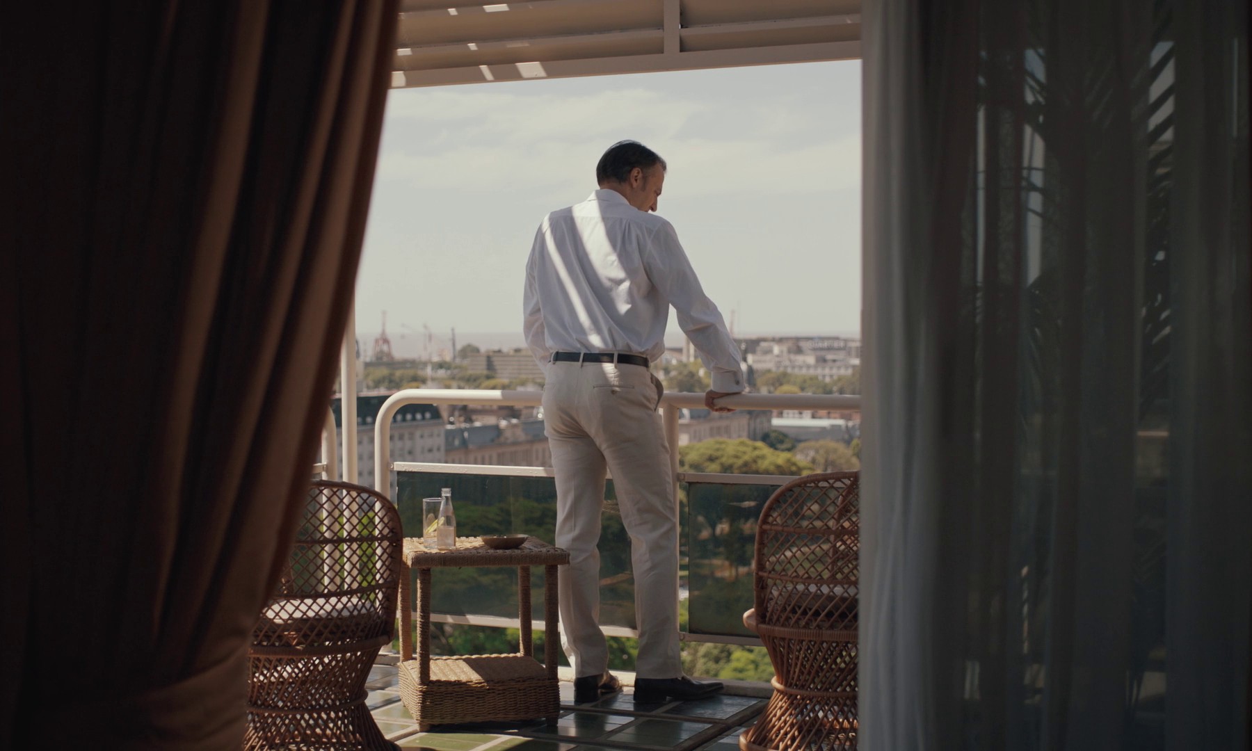 Azor (2021) —  shot,  lighting