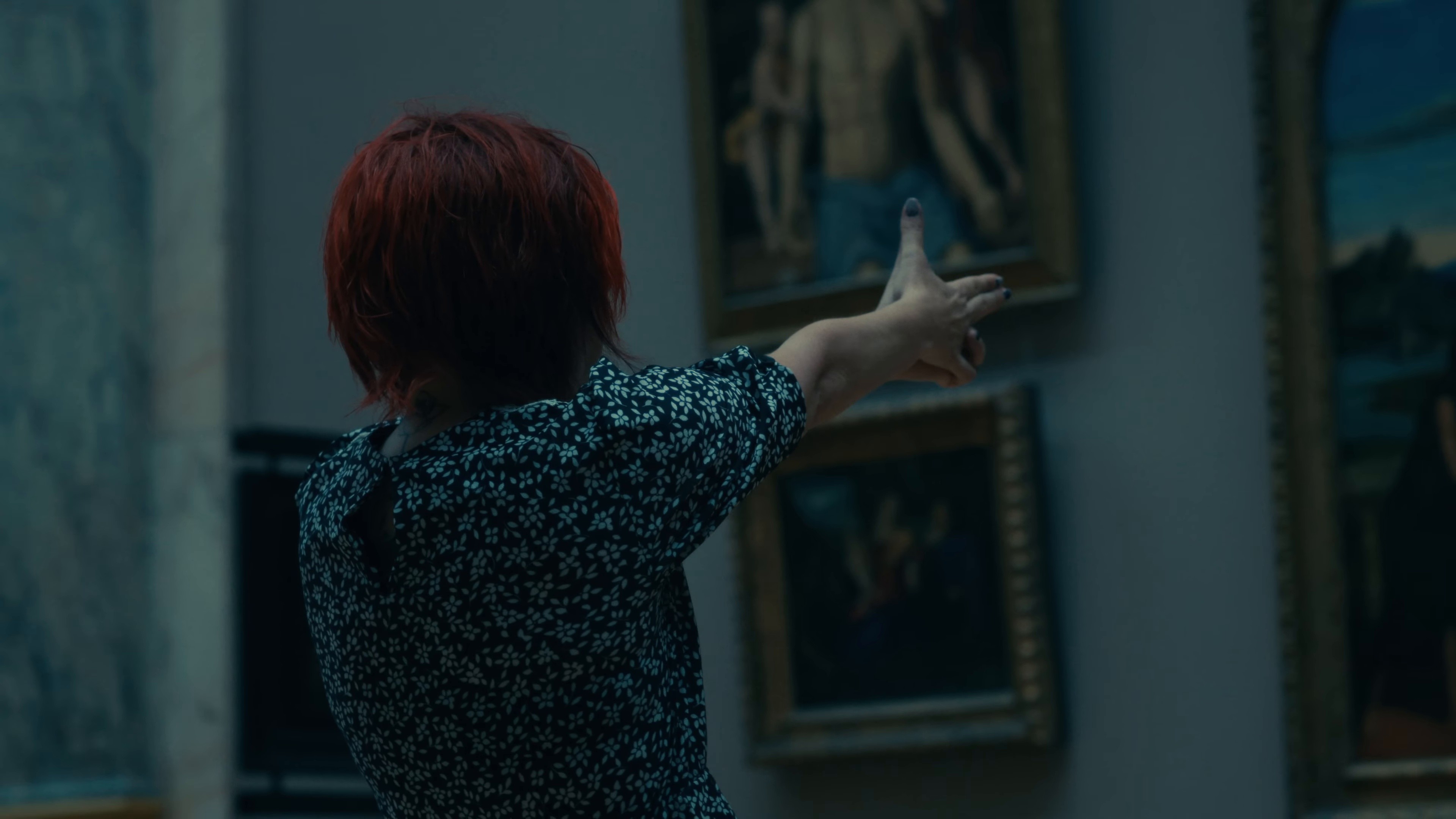 Joker Folie à Deux x Louvre | Lady Gaga, Mona Lisa (2024) —  shot,  lighting