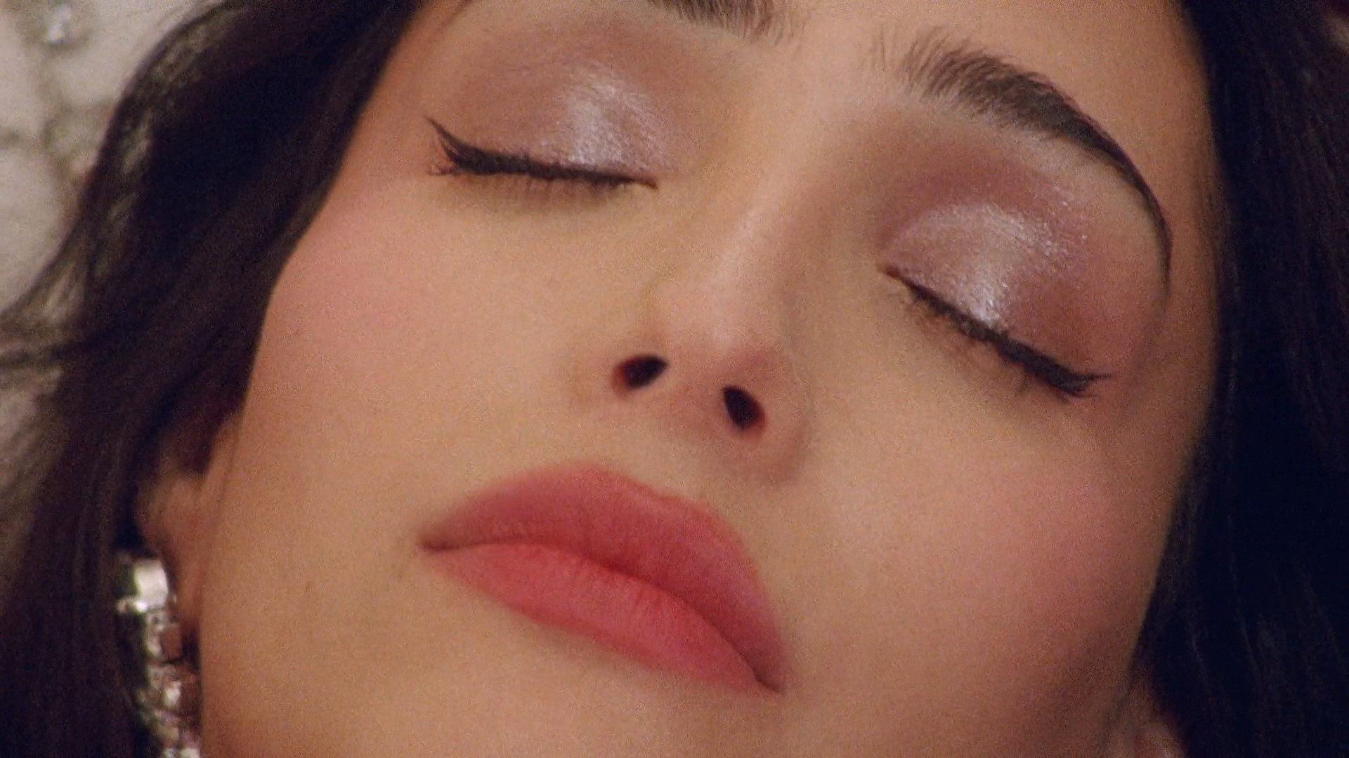 Glossier Holiday 2021 (2021) —  shot,  lighting