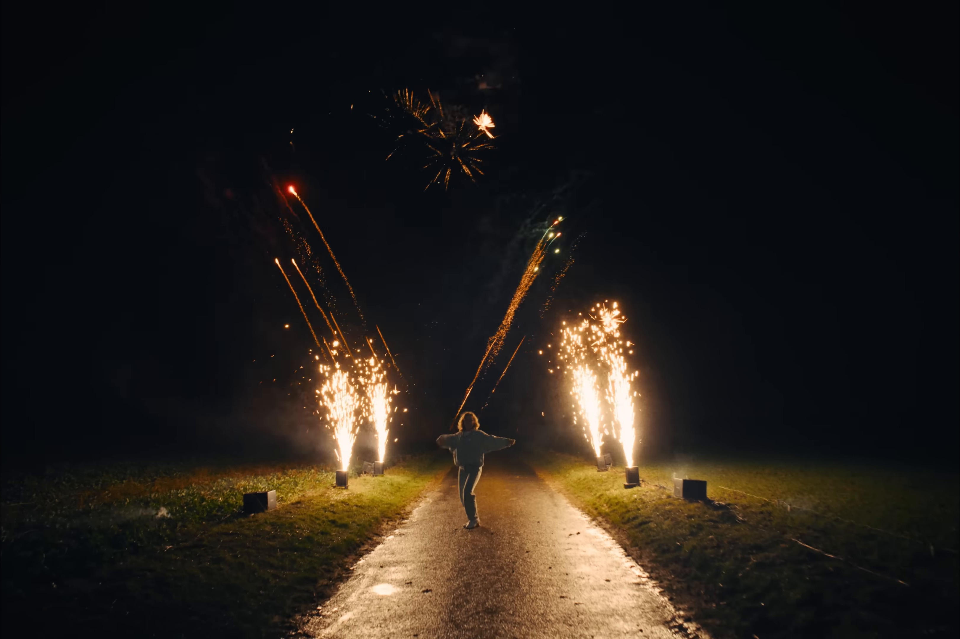 Multicolore (2024) —  shot,  lighting